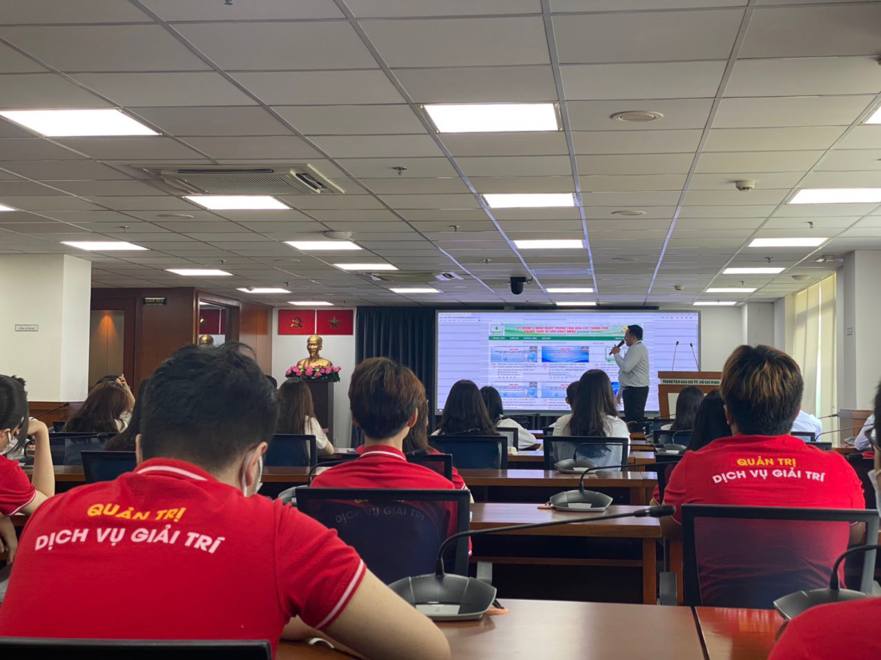 Hết lớp 9, học nghề hay học tiếp cấp 3? - Ảnh 3. Hết lớp 9, học nghề hay học tiếp cấp 3? - Ảnh 3.