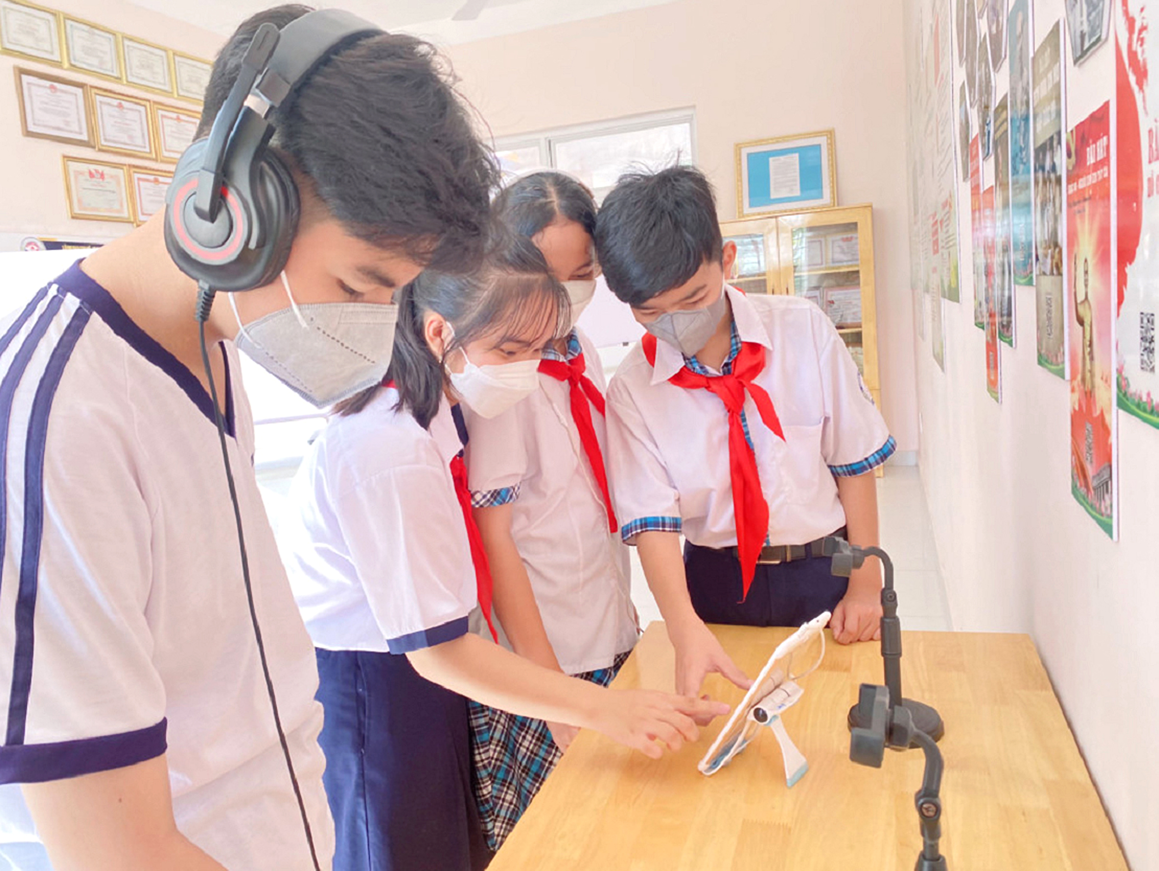 Những không gian hiện diện hình ảnh Bác Hồ - Ảnh 1. Những không gian hiện diện hình ảnh Bác Hồ - Ảnh 1.