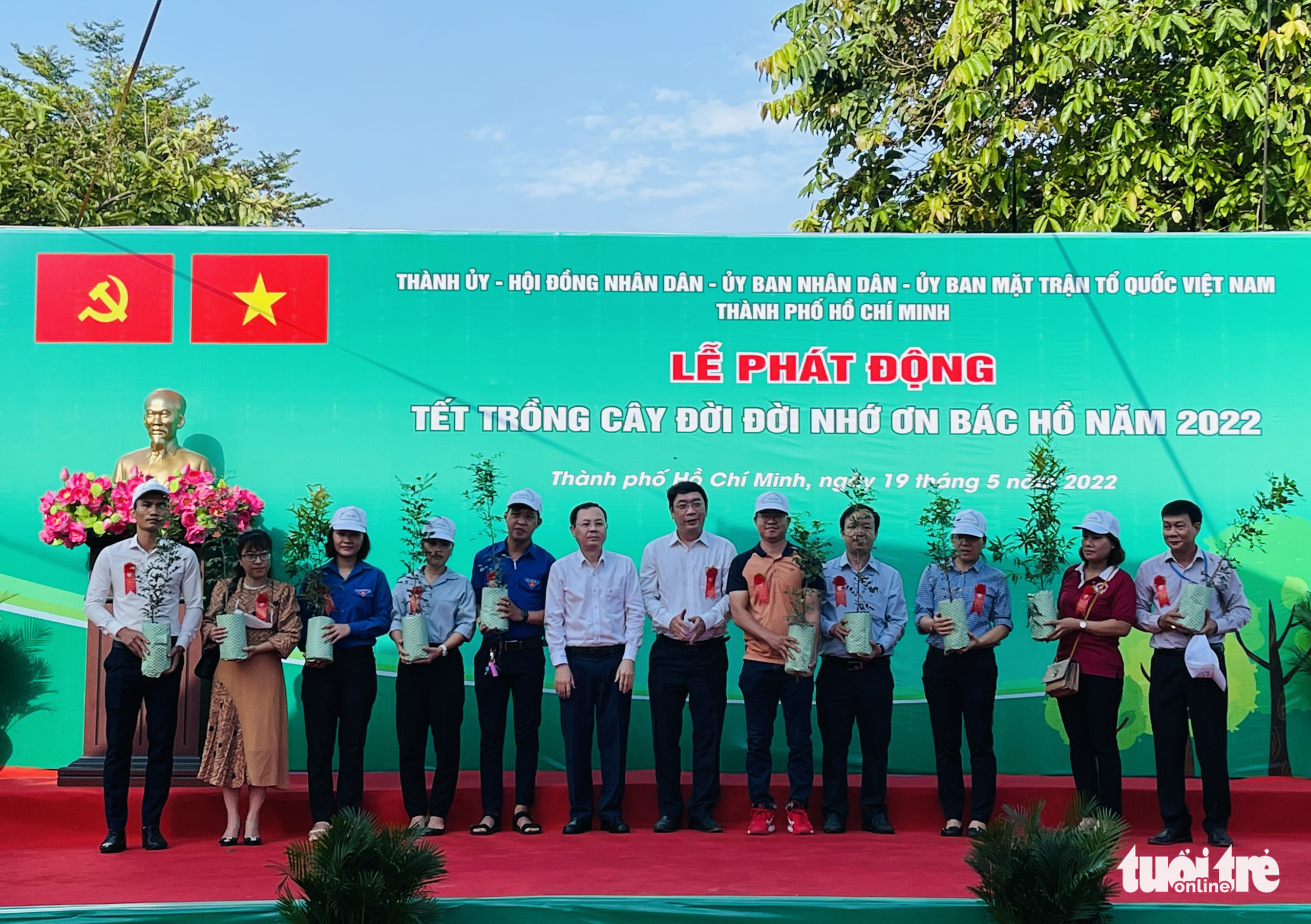 Mỗi người cố gắng trồng một cây xanh để TP.HCM xanh đẹp hơn - Ảnh 2. Mỗi người cố gắng trồng một cây xanh để TP.HCM xanh đẹp hơn - Ảnh 2.