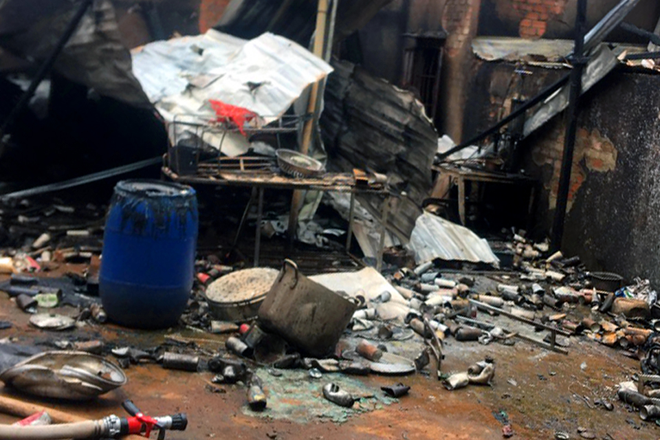 Bình Phước: Cơ sở sang chiết gas cháy nổ, vợ chồng chủ cơ sở nhập viện cấp cứu - Ảnh 1.