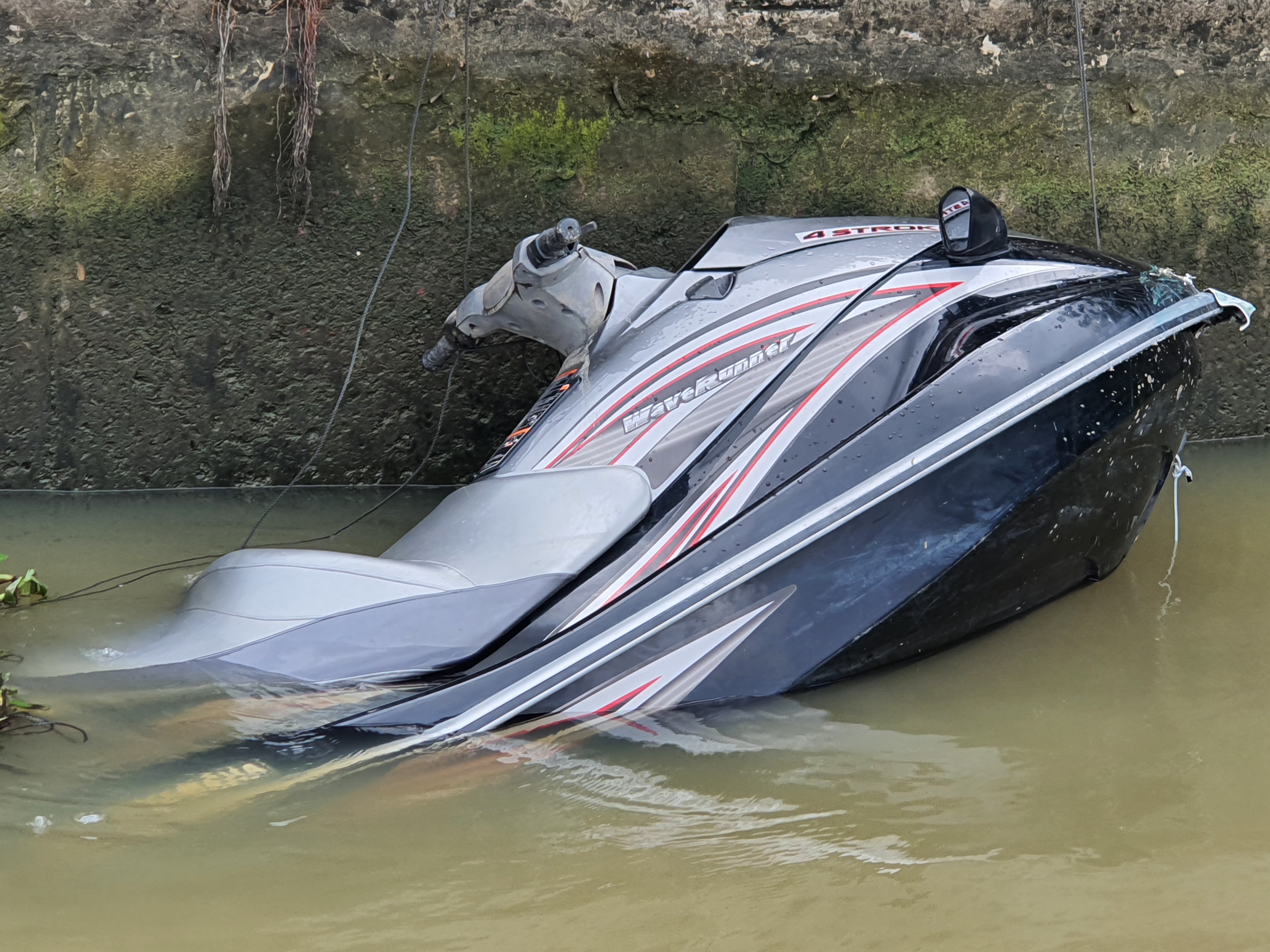 Vụ môtô nước tông sà lan, 2 người chết: Môtô nước không được chạy trên sông Sài Gòn - Ảnh 3.