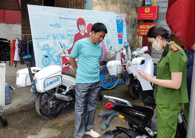 Nhiều người dân được công an xã cấp biển số xe máy trong ngày đầu tiên triển khai - Ảnh 4. Nhiều người dân được công an xã cấp biển số xe máy trong ngày đầu tiên triển khai - Ảnh 4.