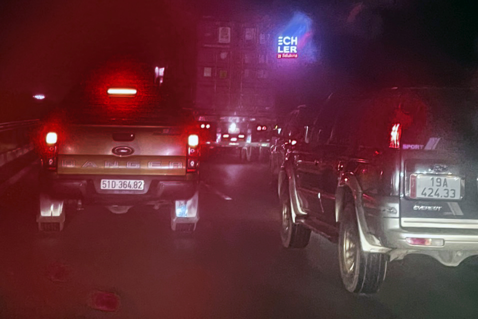 Dòng xe từ Vũng Tàu đổ dồn về TP.HCM, quốc lộ 51 và cao tốc ùn ứ kéo dài - Ảnh 2. Dòng xe từ Vũng Tàu đổ dồn về TP.HCM, quốc lộ 51 và cao tốc ùn ứ kéo dài - Ảnh 2.