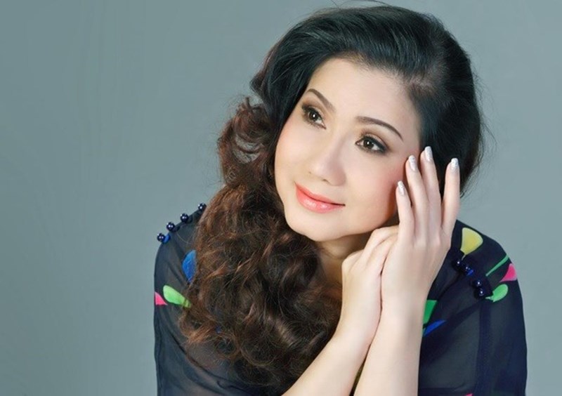 Mỹ Linh chăm chút cho con gái Anna Trương trong ngày cưới; nghệ sĩ Phượng Loan dần ổn định - Ảnh 4. Mỹ Linh chăm chút cho con gái Anna Trương trong ngày cưới; nghệ sĩ Phượng Loan dần ổn định - Ảnh 4.