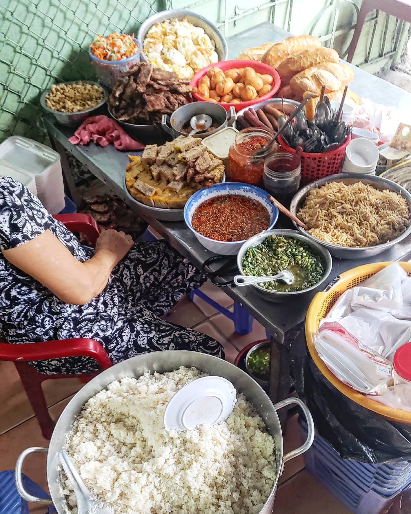 Tôi từng ăn cơm tấm Sài Gòn để bớt... đói - Ảnh 2. Tôi từng ăn cơm tấm Sài Gòn để bớt... đói - Ảnh 2.