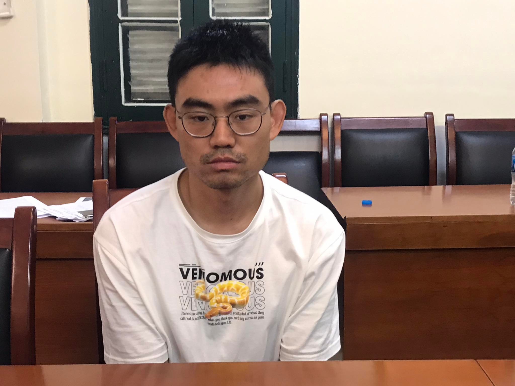 Bắt 21 nghi phạm trong đường dây cho vay tiền qua app lãi suất 2.190%/năm - Ảnh 1. Bắt 21 nghi phạm trong đường dây cho vay tiền qua app lãi suất 2.190%/năm - Ảnh 1.