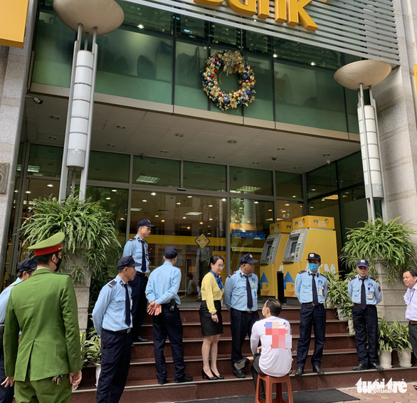 ‘Kỳ án’ lừa 26 vụ: Người gửi tiền tại ngân hàng không liên quan hành vi lừa đảo - Ảnh 2. ‘Kỳ án’ lừa 26 vụ: Người gửi tiền tại ngân hàng không liên quan hành vi lừa đảo - Ảnh 2.