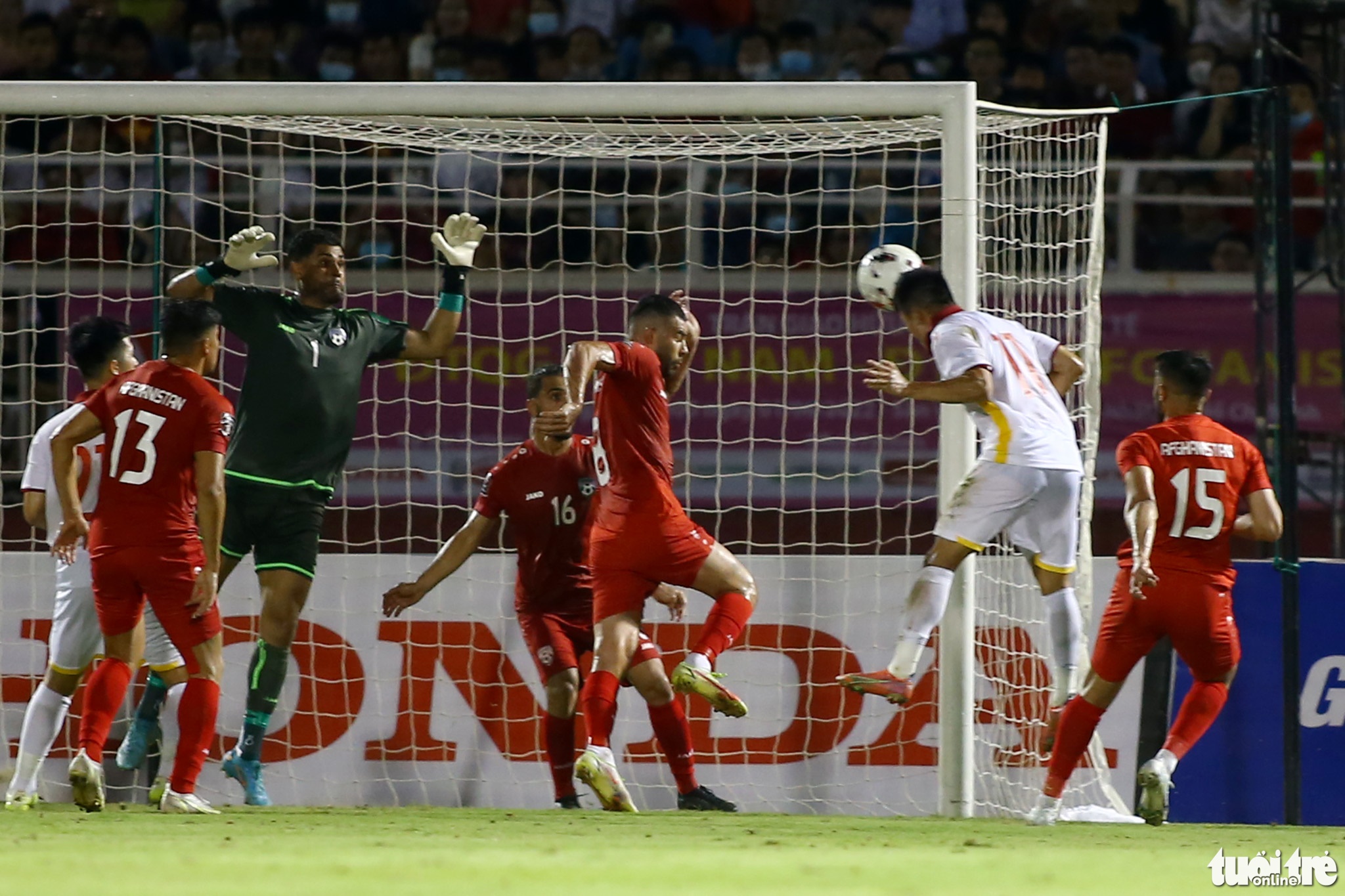 Thủ môn Đặng Văn Lâm xuất thần trong lần đầu làm đội trưởng tuyển Việt Nam - Ảnh 3.