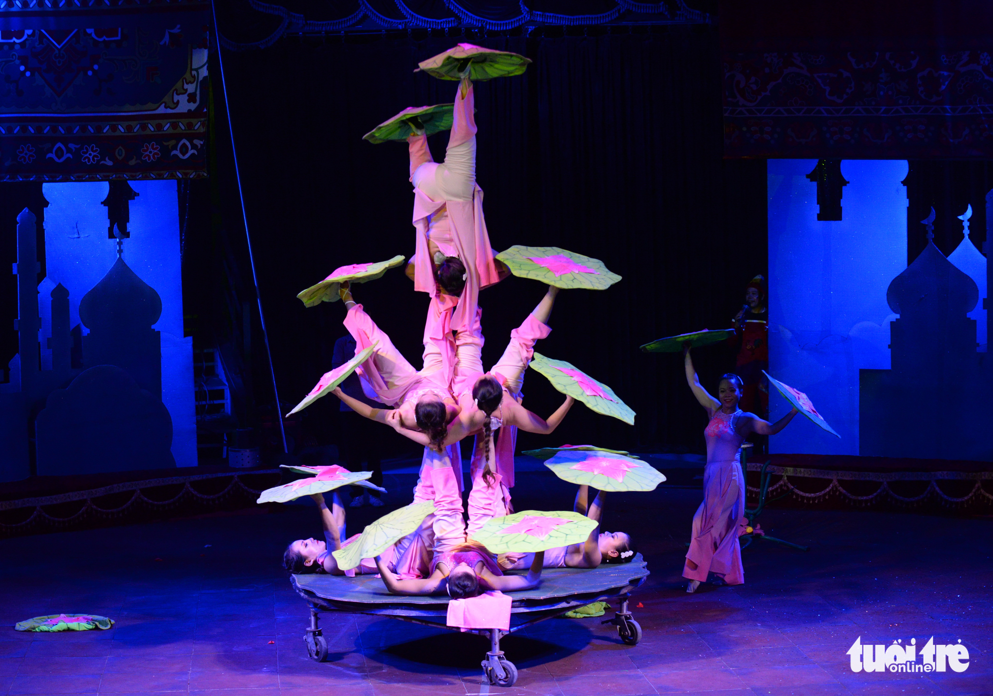 Người nhện, Minion, Aladin, nàng tiên cá... làm xiếc trong ngày 1-6 - Ảnh 5.