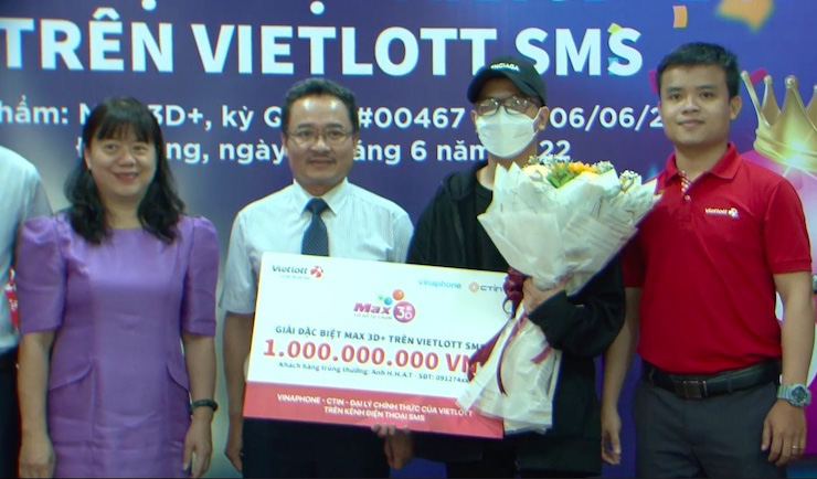 Nam sinh viên trúng tiền tỉ với xổ số Max 3D+ - Ảnh 1. Nam sinh viên trúng tiền tỉ với xổ số Max 3D+ - Ảnh 1.