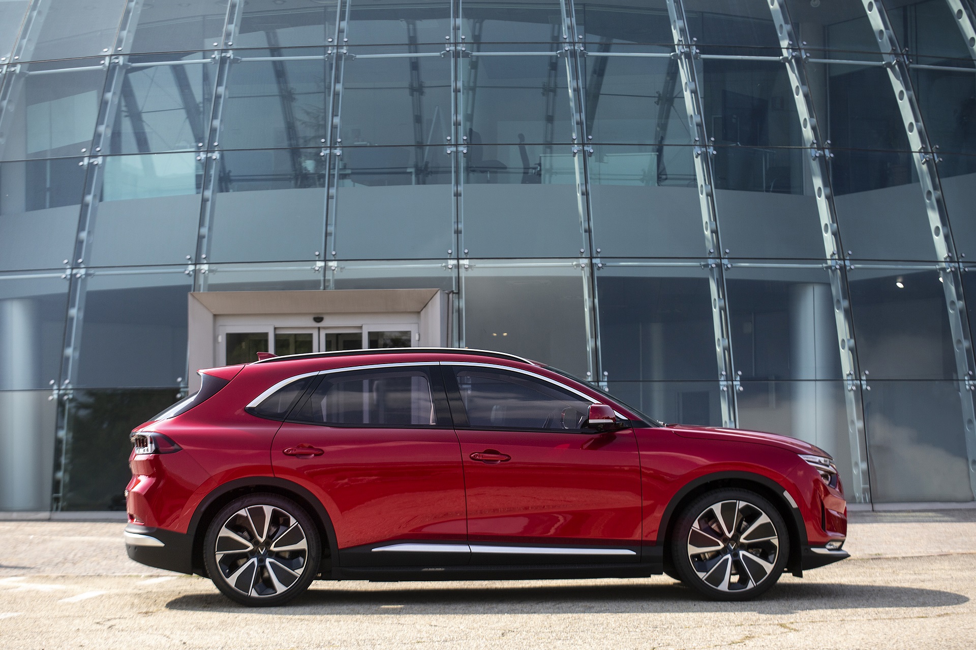 VinFast không tăng giá thuê pin ô tô điện theo xăng dầu và điện - Ảnh 2. VinFast không tăng giá thuê pin ô tô điện theo xăng dầu và điện - Ảnh 2.