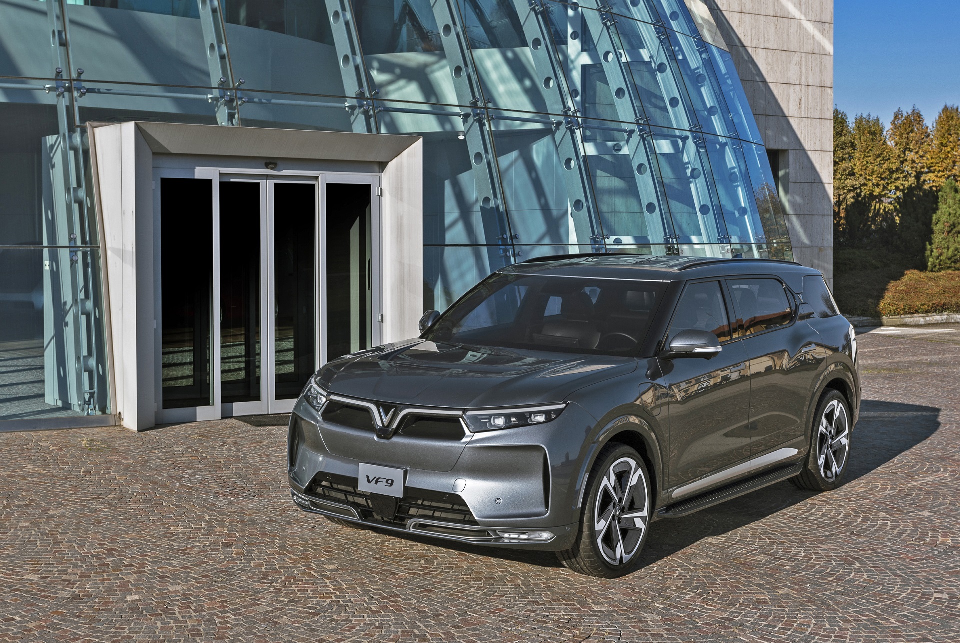 VinFast không tăng giá thuê pin ô tô điện theo xăng dầu và điện - Ảnh 3. VinFast không tăng giá thuê pin ô tô điện theo xăng dầu và điện - Ảnh 3.