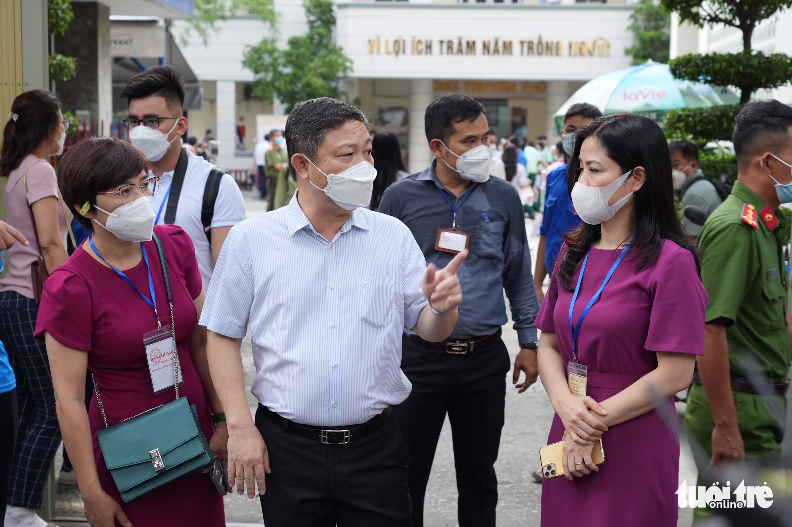 Sáng nay 11-6 học sinh TP.HCM thi vào lớp 10: Đề văn sẽ dễ thở hơn? - Ảnh 3. Sáng nay 11-6 học sinh TP.HCM thi vào lớp 10: Đề văn sẽ dễ thở hơn? - Ảnh 3.