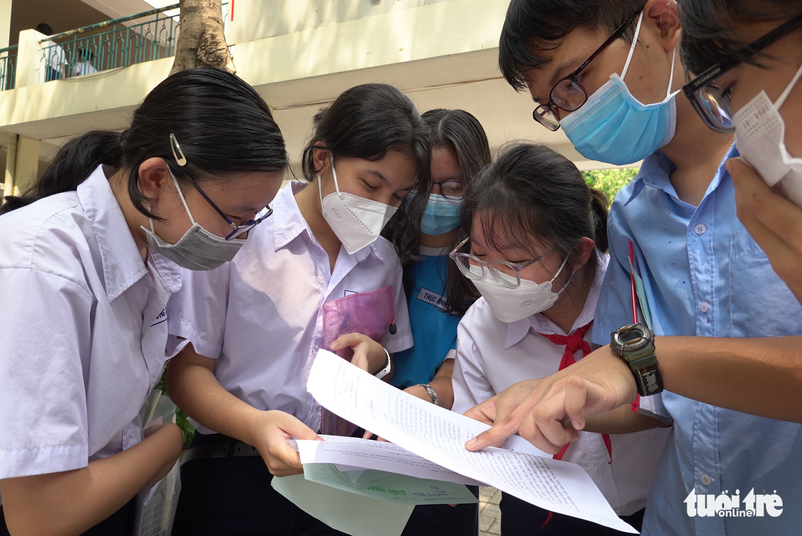 Đề thi văn vào lớp 10 TP.HCM: Thí sinh nói nhẹ nhàng, giáo viên: Không dễ lấy điểm cao - Ảnh 6. Đề thi văn vào lớp 10 TP.HCM: Thí sinh nói nhẹ nhàng, giáo viên: Không dễ lấy điểm cao - Ảnh 6.