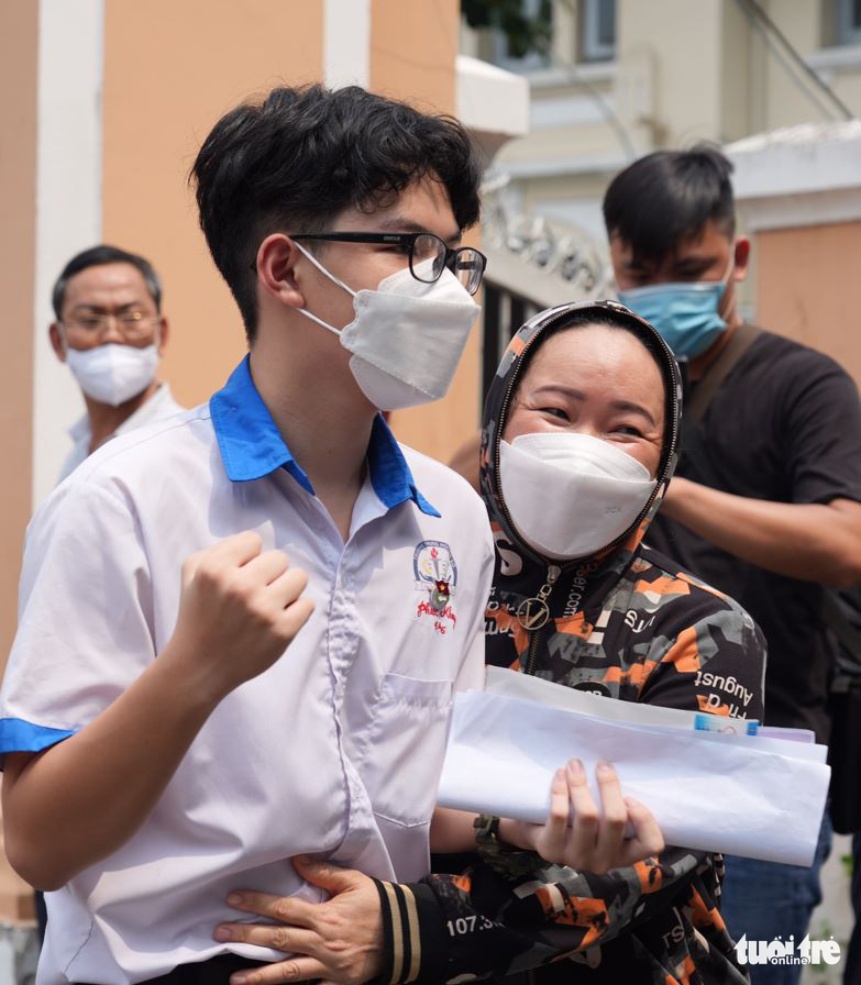 Đề thi văn vào lớp 10 TP.HCM: Thí sinh nói nhẹ nhàng, giáo viên: Không dễ lấy điểm cao - Ảnh 10. Đề thi văn vào lớp 10 TP.HCM: Thí sinh nói nhẹ nhàng, giáo viên: Không dễ lấy điểm cao - Ảnh 10.