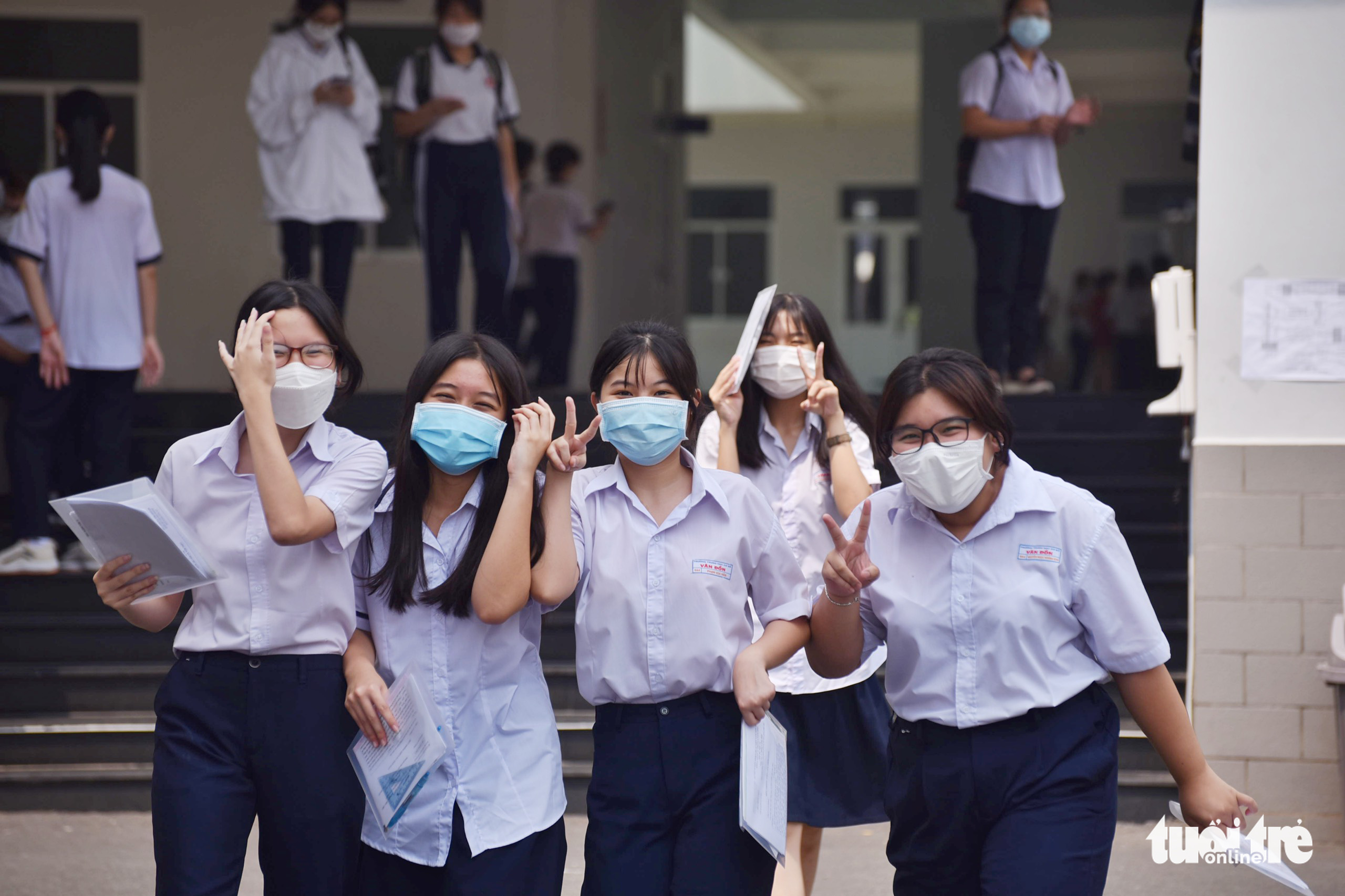 Đề thi văn vào lớp 10 TP.HCM: Thí sinh nói nhẹ nhàng, giáo viên: Không dễ lấy điểm cao - Ảnh 8. Đề thi văn vào lớp 10 TP.HCM: Thí sinh nói nhẹ nhàng, giáo viên: Không dễ lấy điểm cao - Ảnh 8.