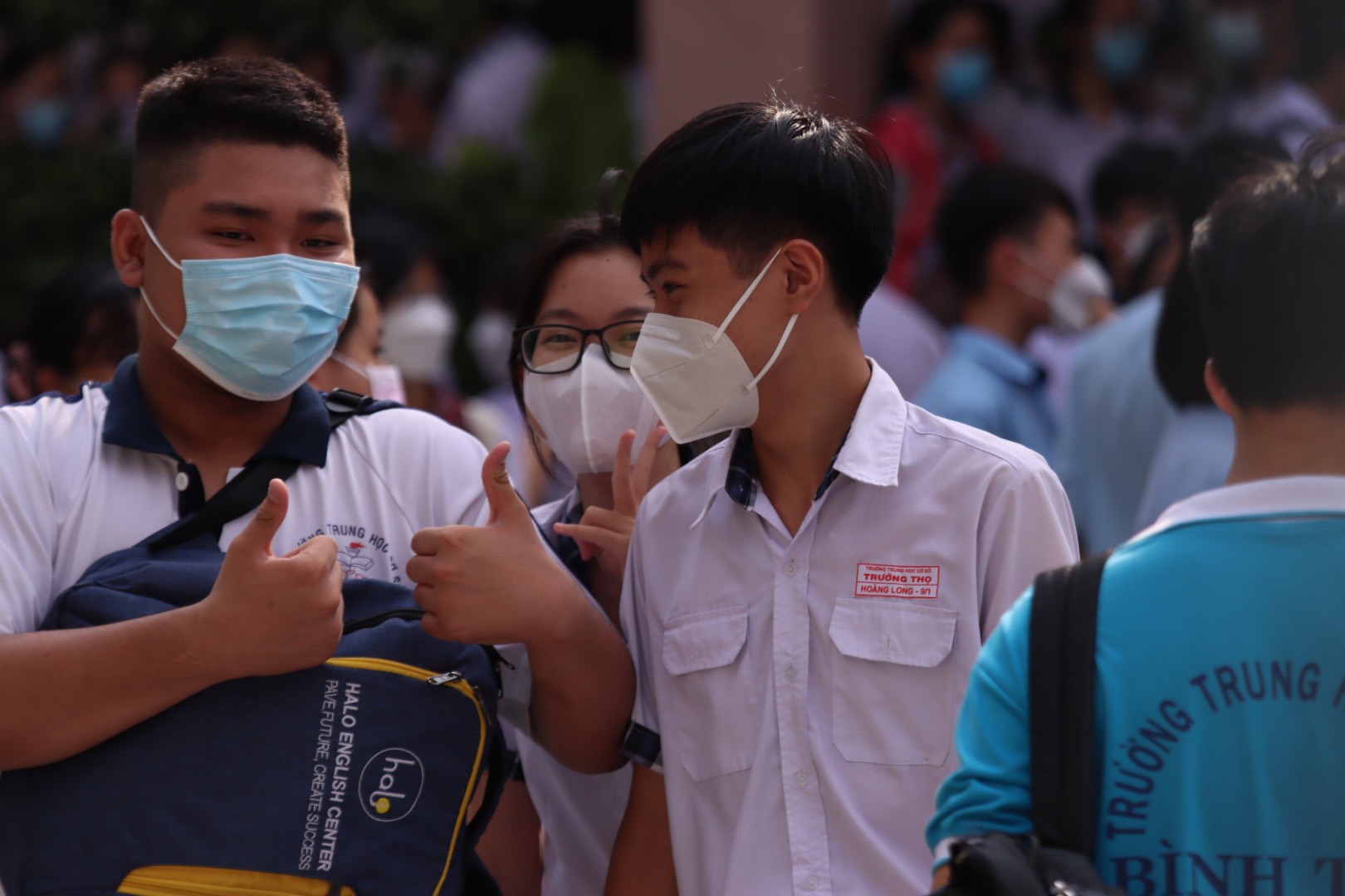 Thi ngoại ngữ vào lớp 10 ở TP.HCM: Nhiều thí sinh làm xong bài sớm - Ảnh 5. Thi ngoại ngữ vào lớp 10 ở TP.HCM: Nhiều thí sinh làm xong bài sớm - Ảnh 5.