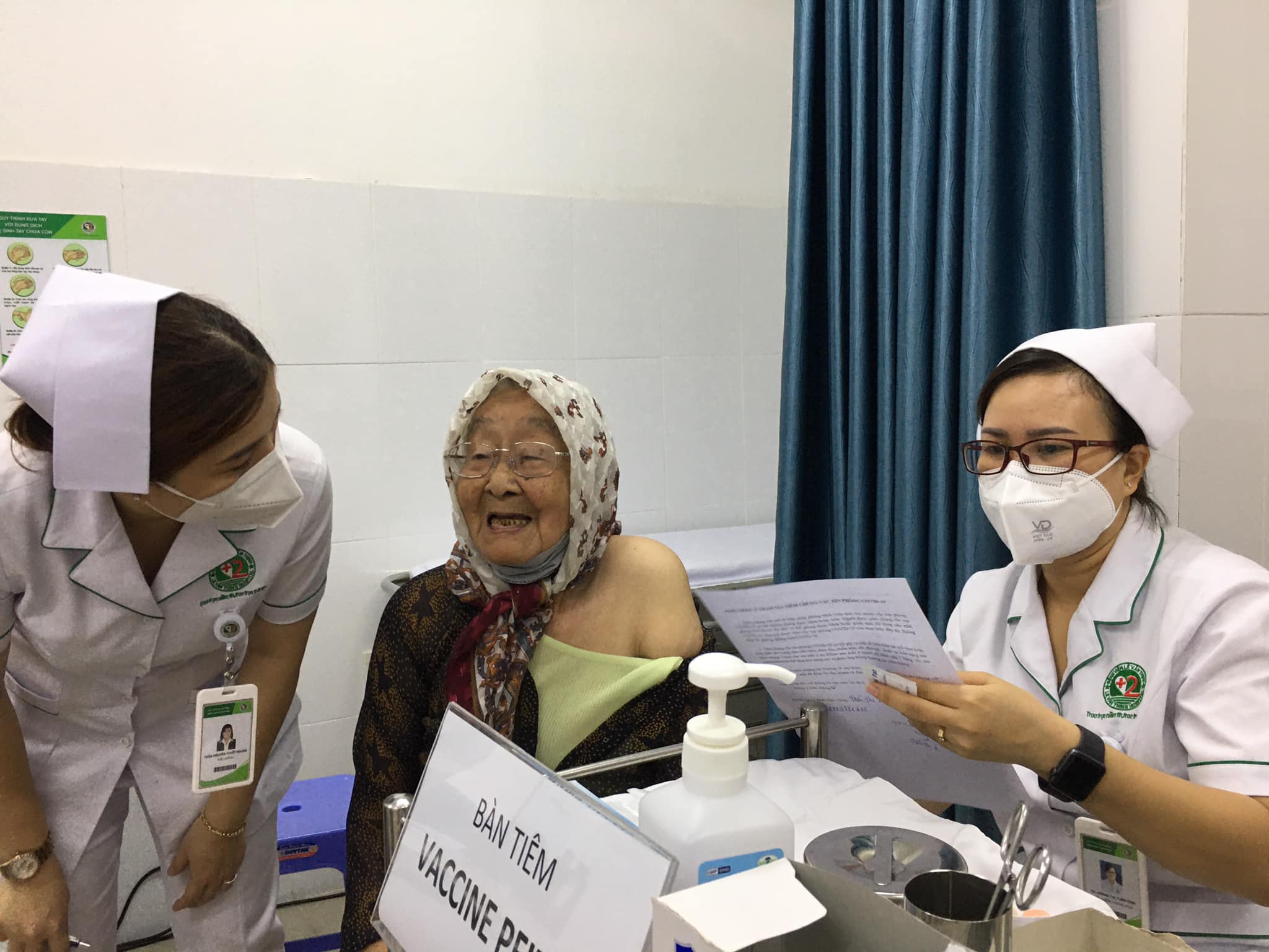 TP.HCM: 69 bệnh viện đăng ký tiêm vắc xin COVID-19 cố định trong tháng cao điểm - Ảnh 1. TP.HCM: 69 bệnh viện đăng ký tiêm vắc xin COVID-19 cố định trong tháng cao điểm - Ảnh 1.