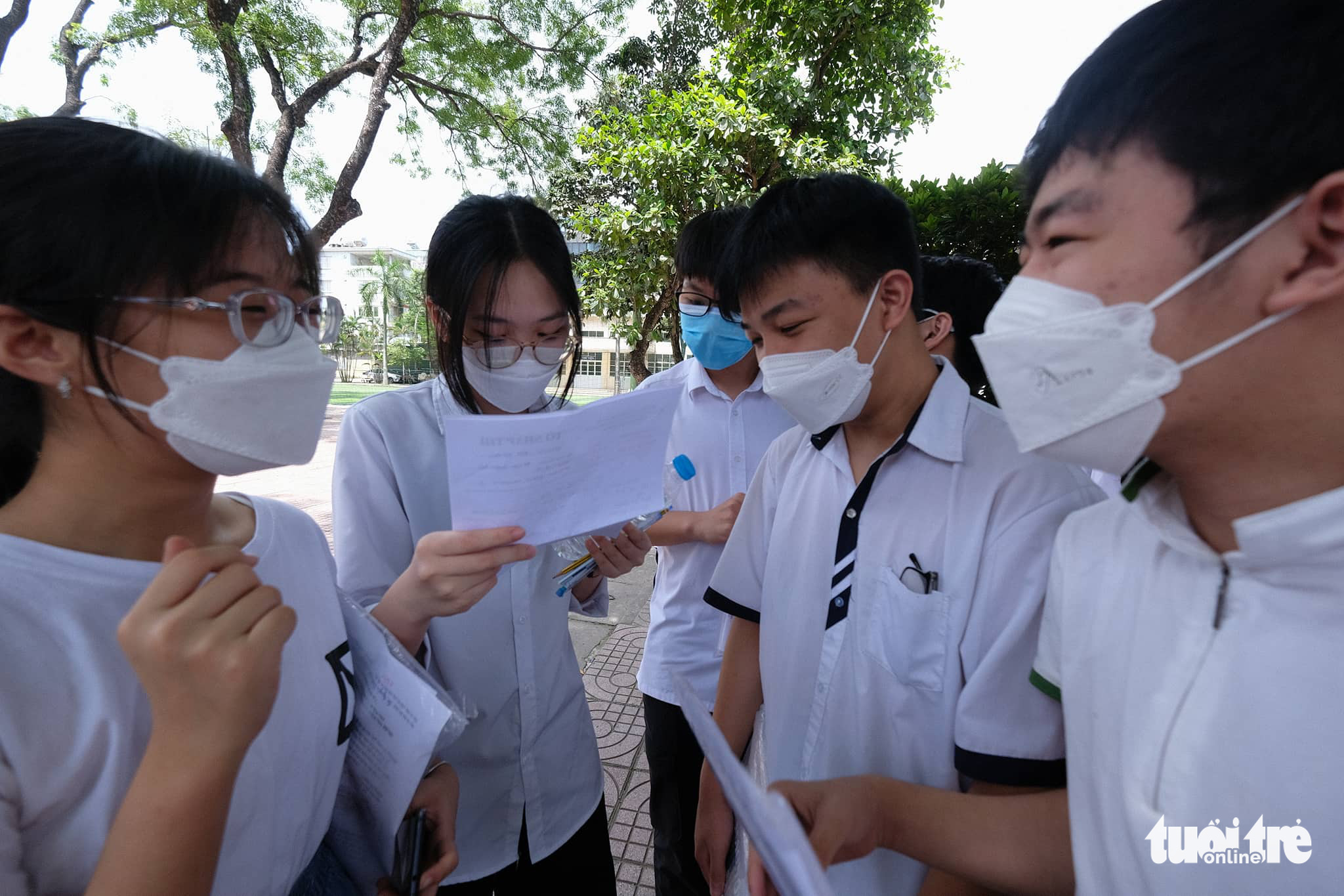 Đề văn thi vào lớp 10 ở Hà Nội: Thí sinh nói đề vừa sức - Ảnh 9.