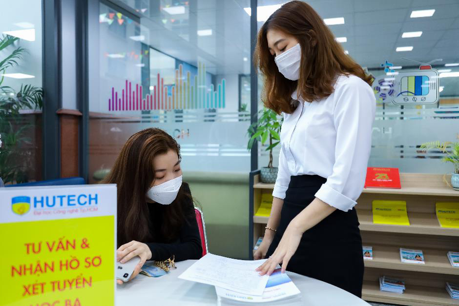 HUTECH tiếp tục nhận hồ sơ xét tuyển học bạ đến 30-6 - Ảnh 1. HUTECH tiếp tục nhận hồ sơ xét tuyển học bạ đến 30-6 - Ảnh 1.