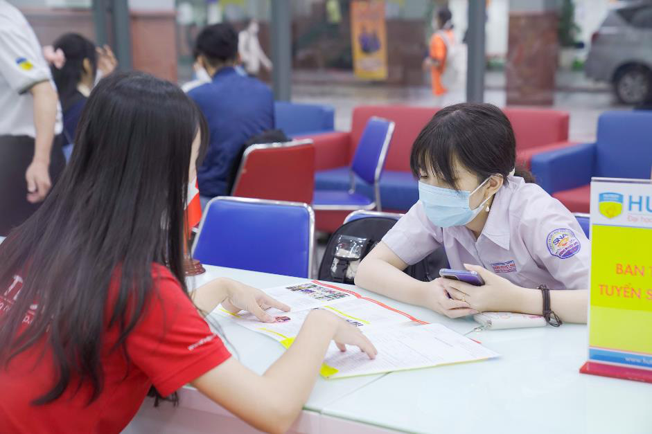 HUTECH tiếp tục nhận hồ sơ xét tuyển học bạ đến 30-6 - Ảnh 2. HUTECH tiếp tục nhận hồ sơ xét tuyển học bạ đến 30-6 - Ảnh 2.