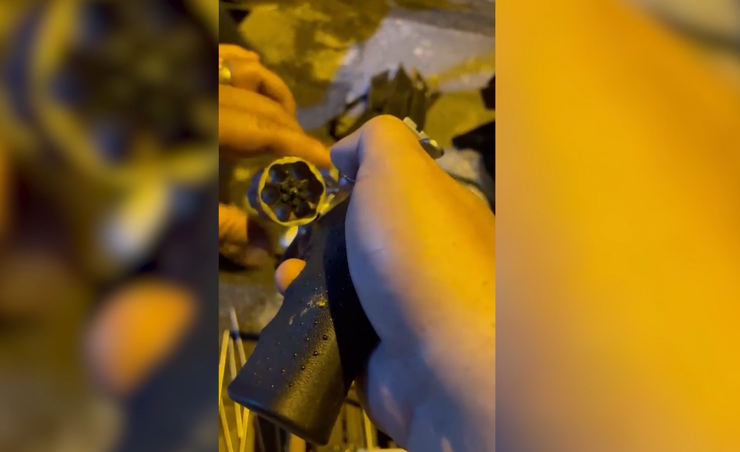 Trinh sát hình sự bắt kho hàng nóng súng rulo, đạn, dao tự chế - Ảnh 2. Trinh sát hình sự bắt kho hàng nóng súng rulo, đạn, dao tự chế - Ảnh 2.