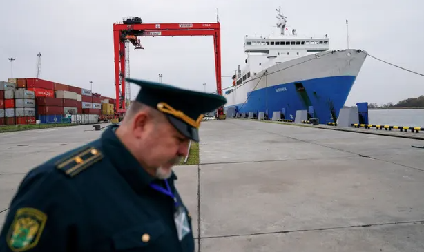 Nga triệu đại sứ EU, cảnh báo hậu quả vì lệnh cấm chưa từng có của Lithuania - Ảnh 1. Nga triệu đại sứ EU, cảnh báo hậu quả vì lệnh cấm chưa từng có của Lithuania - Ảnh 1.