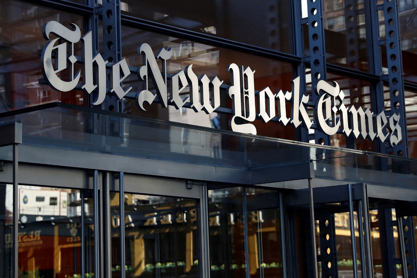 Đằng sau thành công của New York Times về thu phí đọc báo - Ảnh 1. Đằng sau thành công của New York Times về thu phí đọc báo - Ảnh 1.