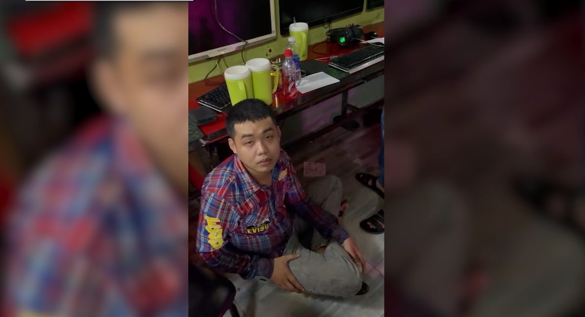 Trinh sát hình sự bắt kho hàng nóng súng rulo, đạn, dao tự chế - Ảnh 1. Trinh sát hình sự bắt kho hàng nóng súng rulo, đạn, dao tự chế - Ảnh 1.