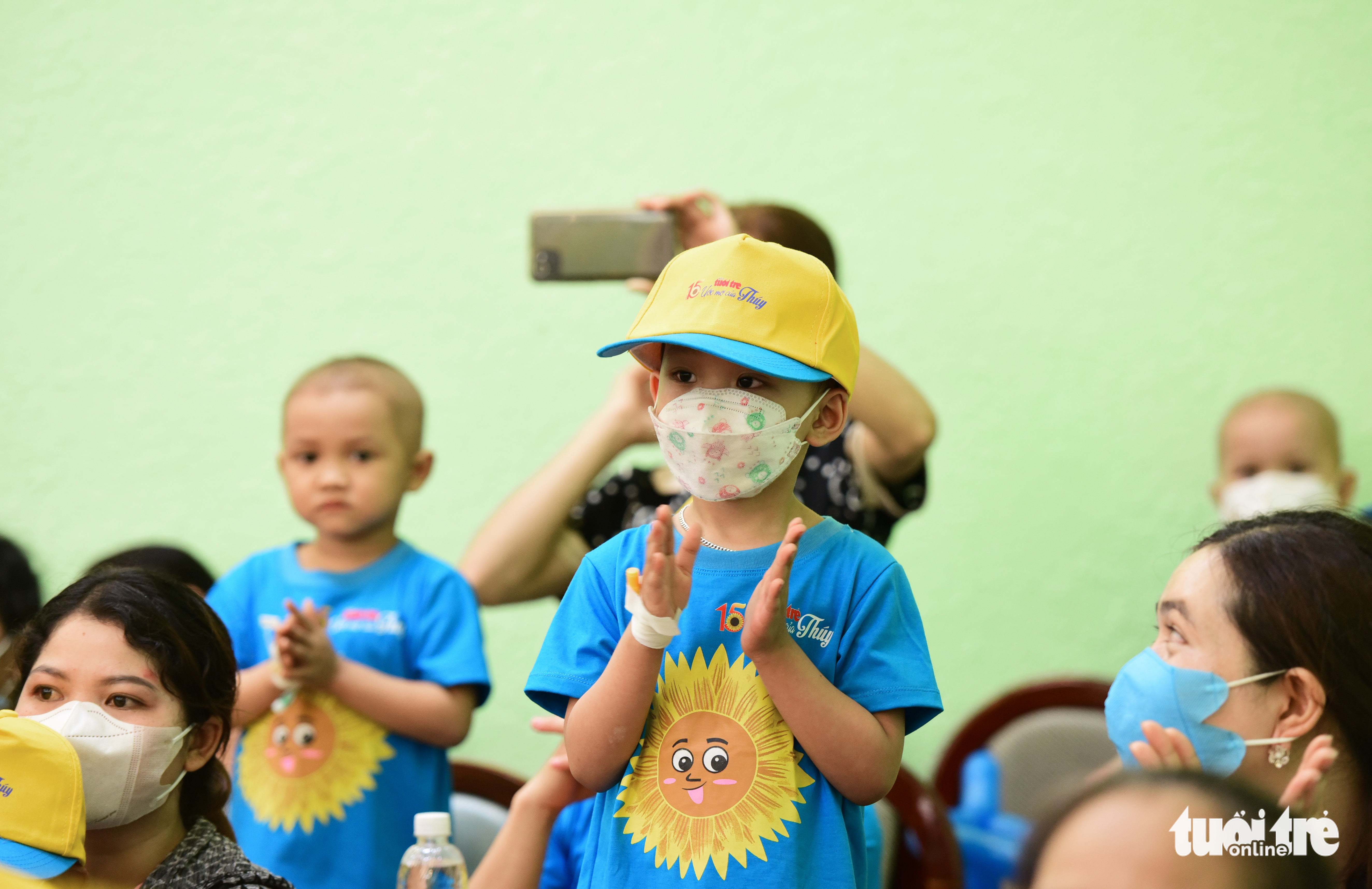 Tiến Luật, Thu Trang, nghệ sĩ xiếc Phi Vũ, Minh Tiến, Xuân Tiến mong lan tỏa Ước mơ của Thúy - Ảnh 2. Tiến Luật, Thu Trang, nghệ sĩ xiếc Phi Vũ, Minh Tiến, Xuân Tiến mong lan tỏa Ước mơ của Thúy - Ảnh 2.