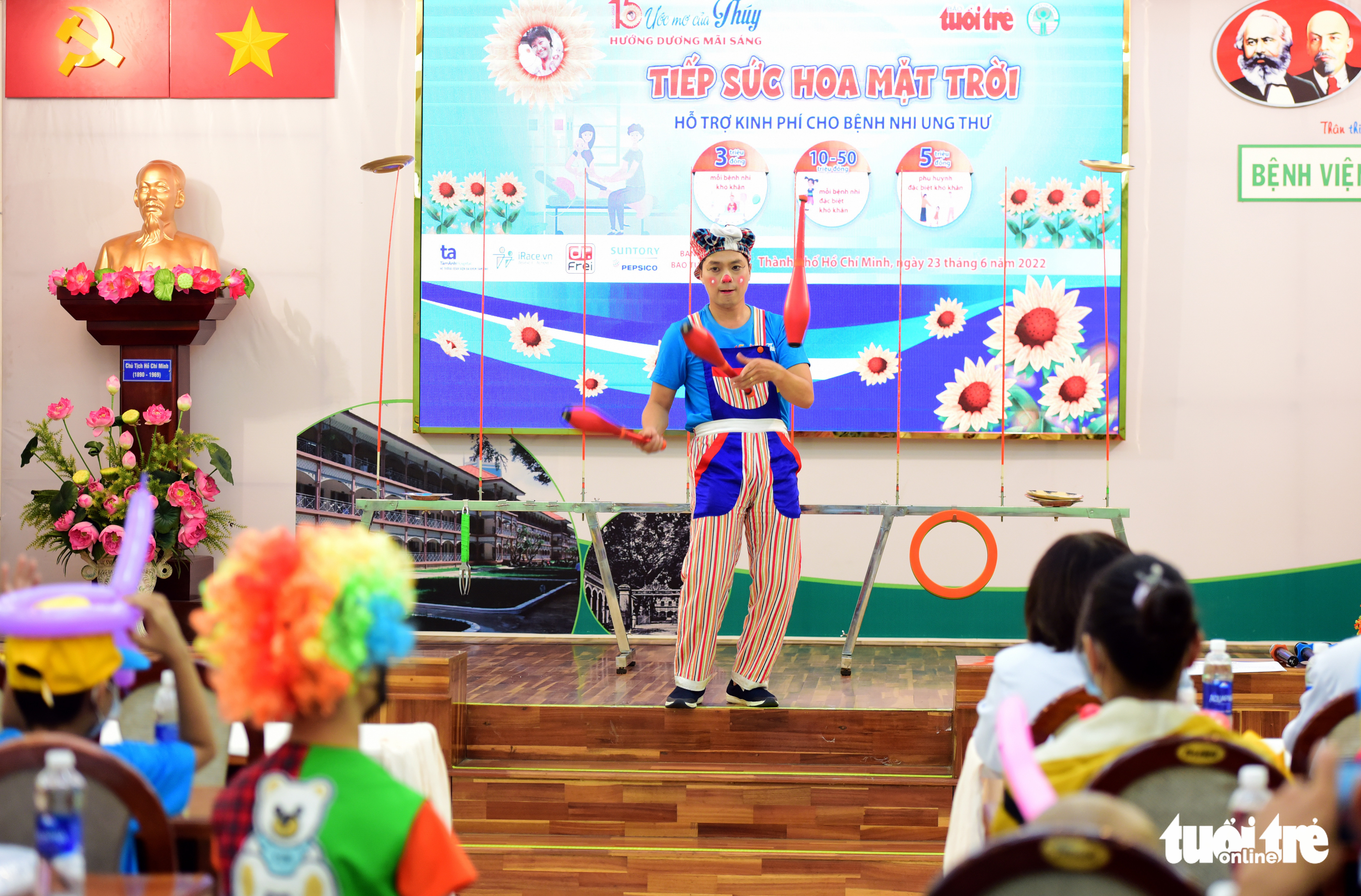 Tiến Luật, Thu Trang, nghệ sĩ xiếc Phi Vũ, Minh Tiến, Xuân Tiến mong lan tỏa Ước mơ của Thúy - Ảnh 3. Tiến Luật, Thu Trang, nghệ sĩ xiếc Phi Vũ, Minh Tiến, Xuân Tiến mong lan tỏa Ước mơ của Thúy - Ảnh 3.