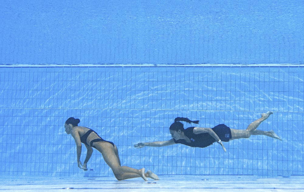 Bơi nghệ thuật bầm dập hơn quyền anh - Ảnh 1. Bơi nghệ thuật bầm dập hơn quyền anh - Ảnh 1.