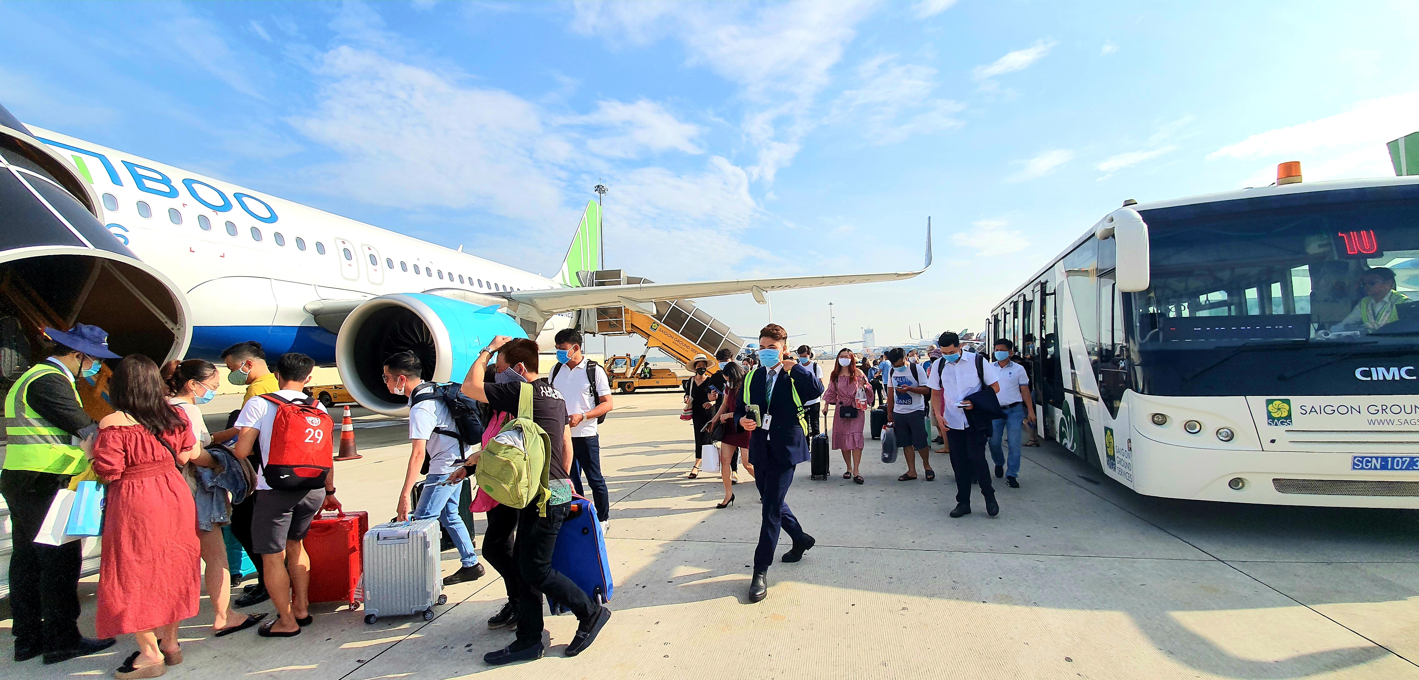 5.602 chuyến bay bị chậm/tháng, vì sao? - Ảnh 1. 5.602 chuyến bay bị chậm/tháng, vì sao? - Ảnh 1.