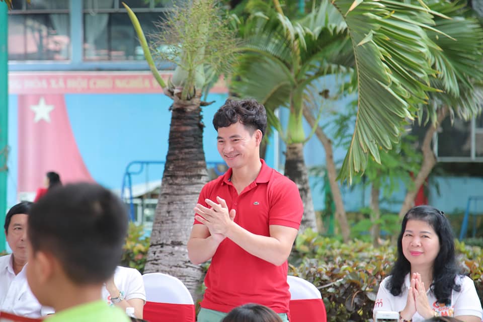 Đội trưởng U23 Bùi Hoàng Việt Anh lần đầu làm người mẫu, Xuân Bắc tham gia dựng nhạc kịch tiếng Anh - Ảnh 3. Đội trưởng U23 Bùi Hoàng Việt Anh lần đầu làm người mẫu, Xuân Bắc tham gia dựng nhạc kịch tiếng Anh - Ảnh 3.