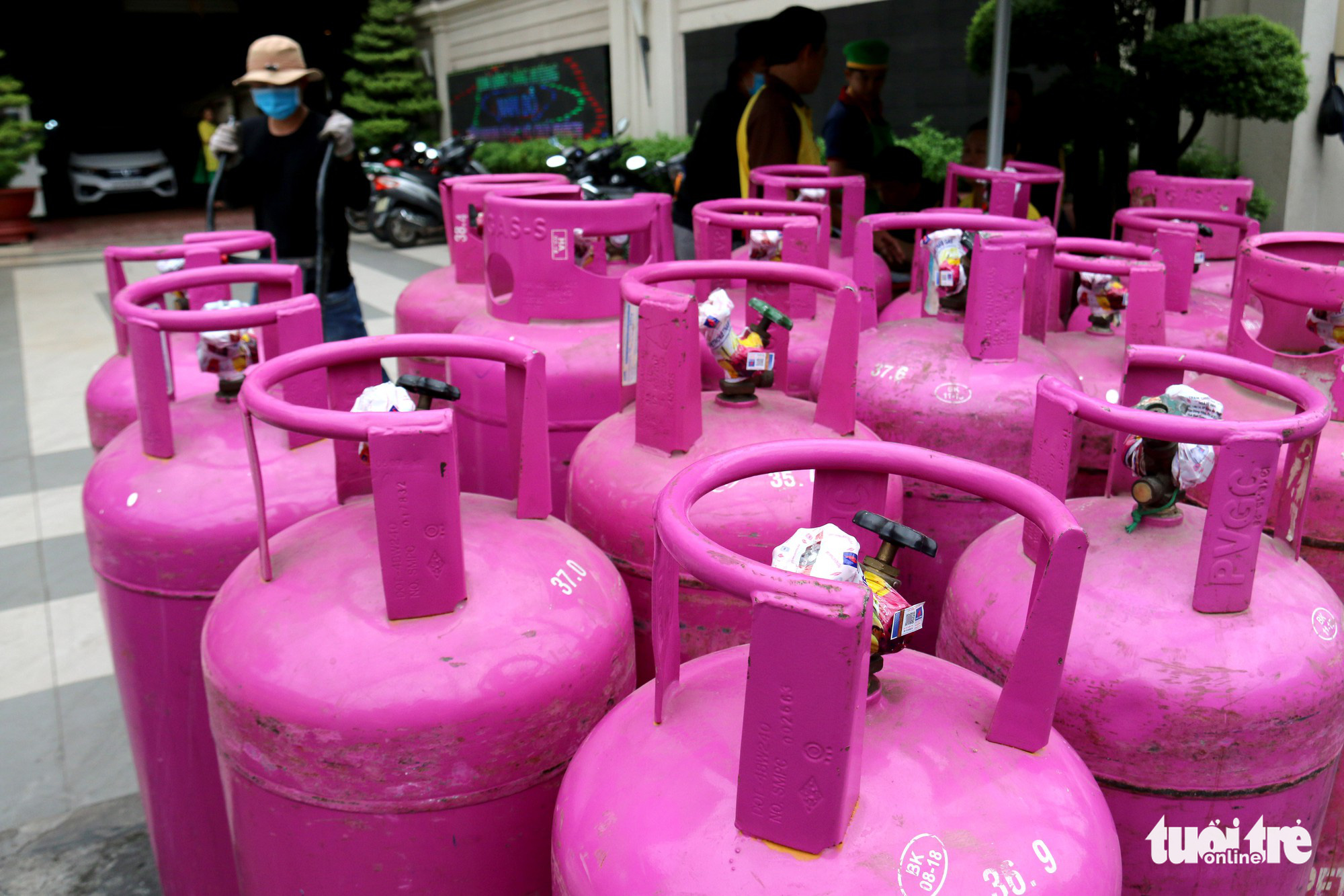 Giá gas giảm lần thứ 3 liên tiếp - Ảnh 1. Giá gas giảm lần thứ 3 liên tiếp - Ảnh 1.