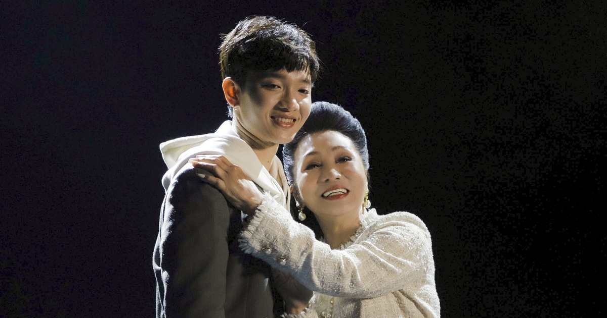 Đội trưởng U23 Bùi Hoàng Việt Anh lần đầu làm người mẫu, Xuân Bắc tham gia dựng nhạc kịch tiếng Anh - Ảnh 4. Đội trưởng U23 Bùi Hoàng Việt Anh lần đầu làm người mẫu, Xuân Bắc tham gia dựng nhạc kịch tiếng Anh - Ảnh 4.