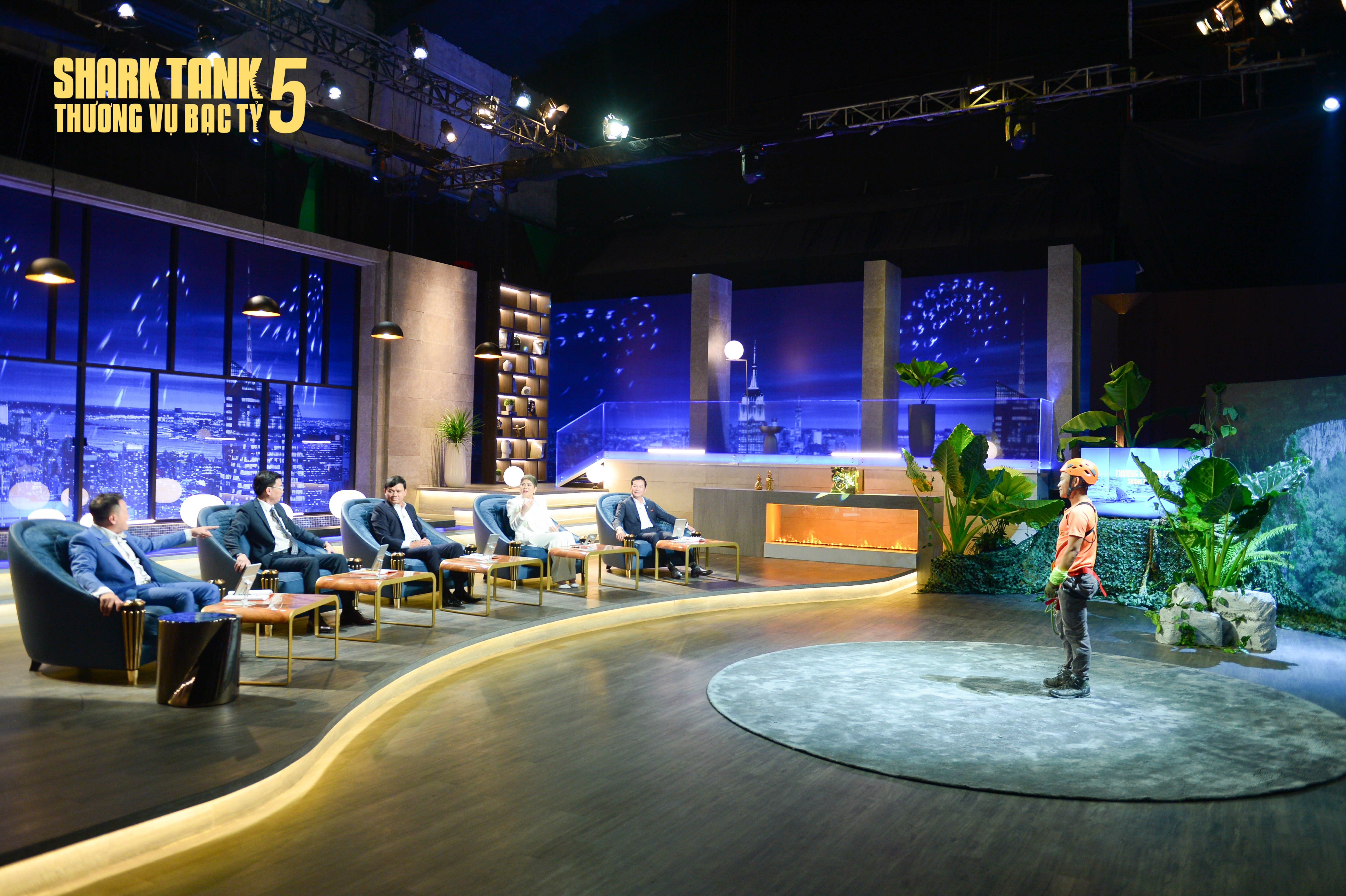 Shark Tank 5 tập 1: Shark Hùng Anh ‘chiến’ Shark Hưng với màn rút thẻ vàng - Ảnh 1. Shark Tank 5 tập 1: Shark Hùng Anh ‘chiến’ Shark Hưng với màn rút thẻ vàng - Ảnh 1.