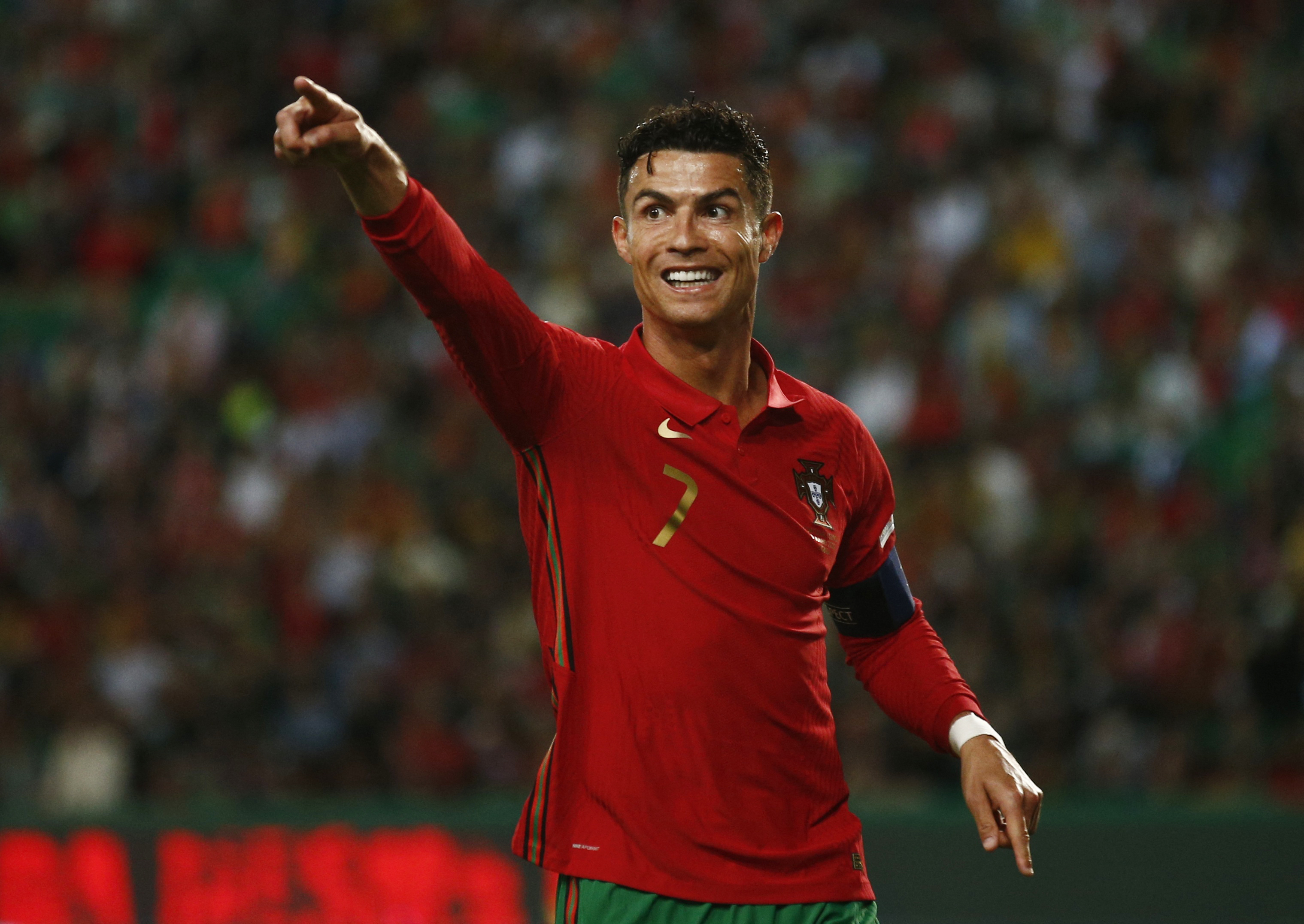 Ronaldo nối dài kỷ lục ghi bàn cho Bồ Đào Nha - Ảnh 1. Ronaldo nối dài kỷ lục ghi bàn cho Bồ Đào Nha - Ảnh 1.