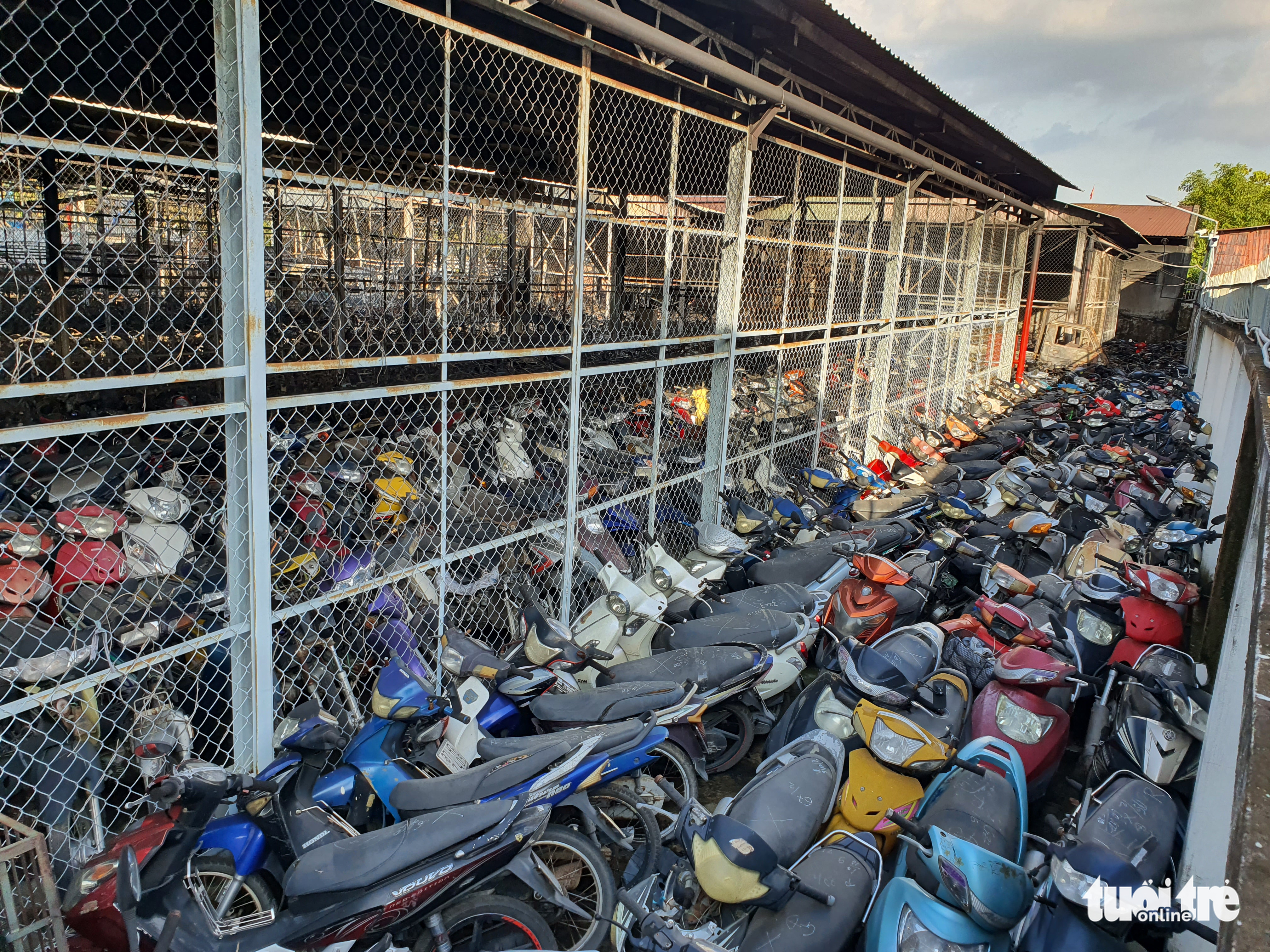 Vụ cháy bãi xe Phòng CSGT TP.HCM: Người dân được bồi thường nếu có xe bị cháy? - Ảnh 2.