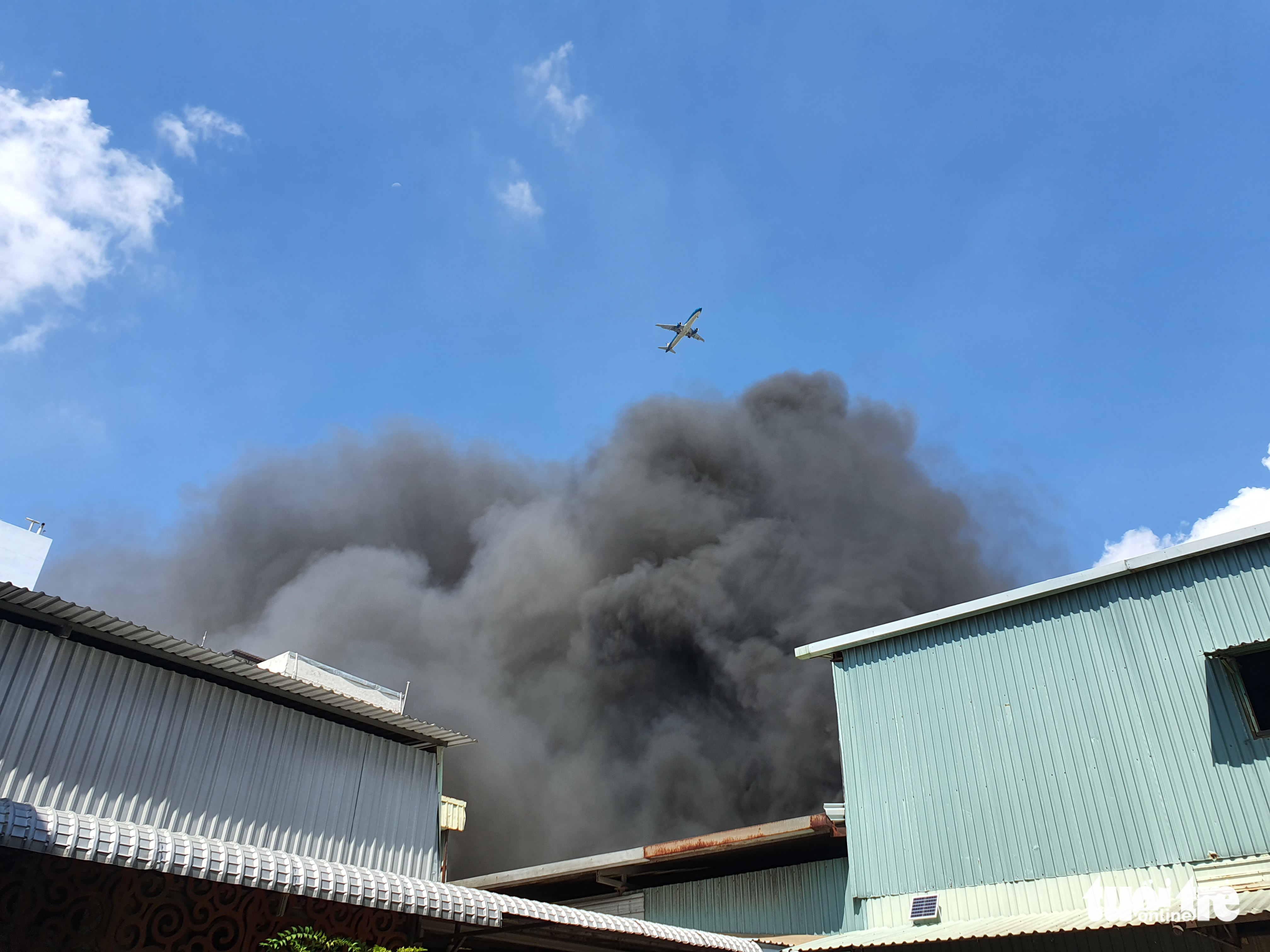 Vụ cháy bãi xe Phòng CSGT TP.HCM: Người dân được bồi thường nếu có xe bị cháy? - Ảnh 3.