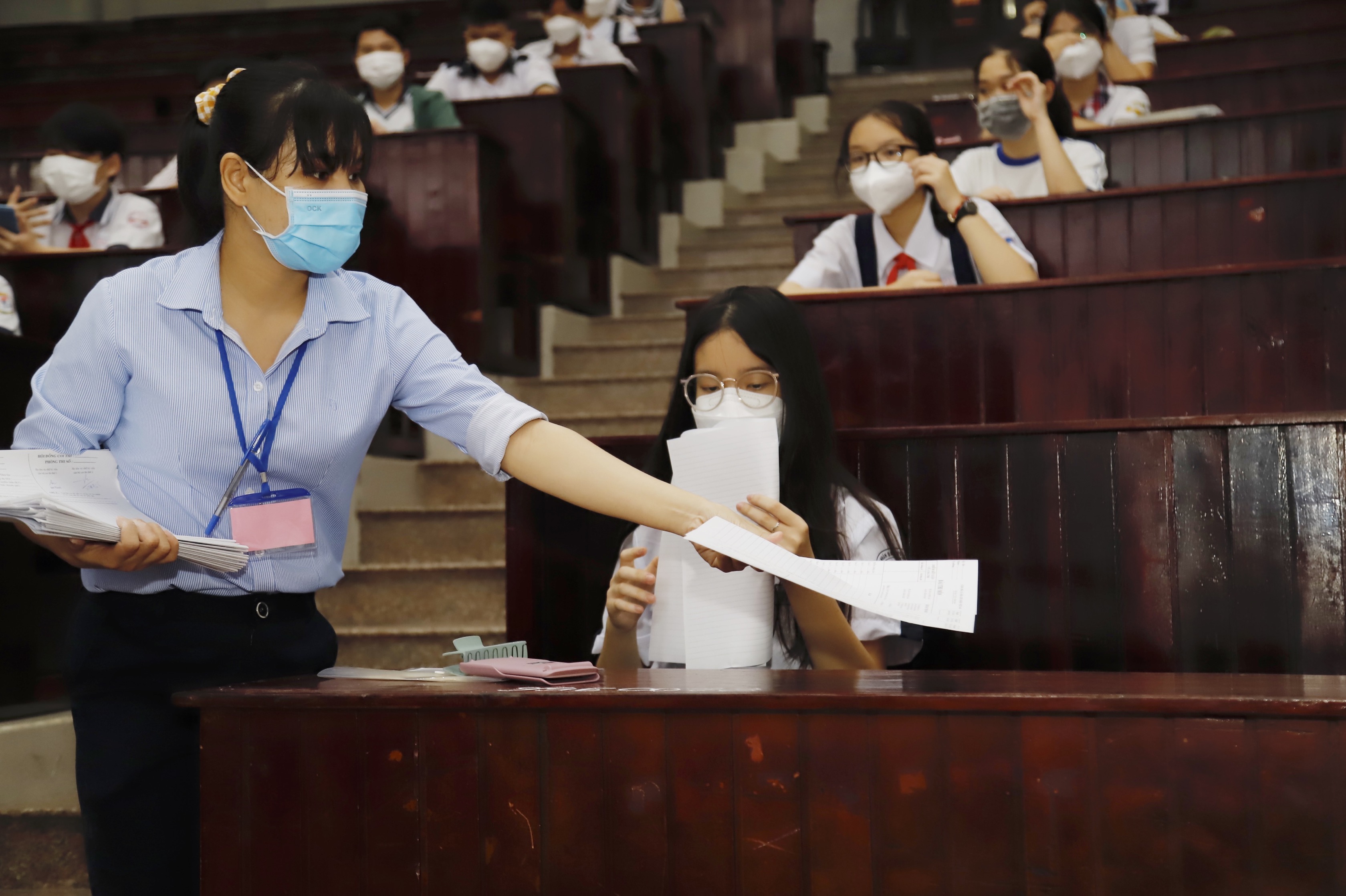 Trường phổ thông Năng khiếu công bố đề thi vào lớp 10 - Ảnh 1. Trường phổ thông Năng khiếu công bố đề thi vào lớp 10 - Ảnh 1.