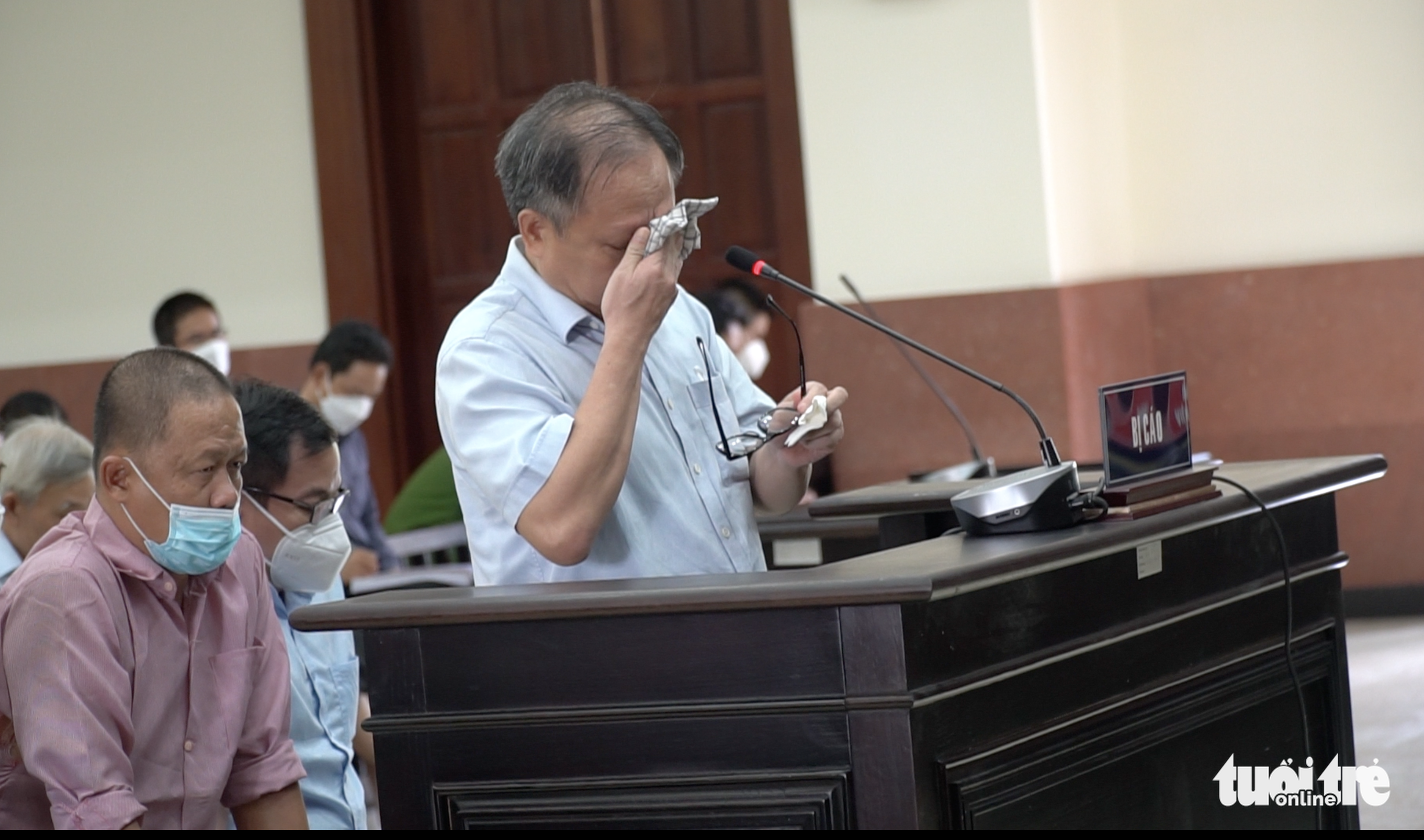 Ông Tất Thành Cang xin giảm án cho cấp dưới, khóc xin lỗi Đảng và gia đình - Ảnh 1. Ông Tất Thành Cang xin giảm án cho cấp dưới, khóc xin lỗi Đảng và gia đình - Ảnh 1.