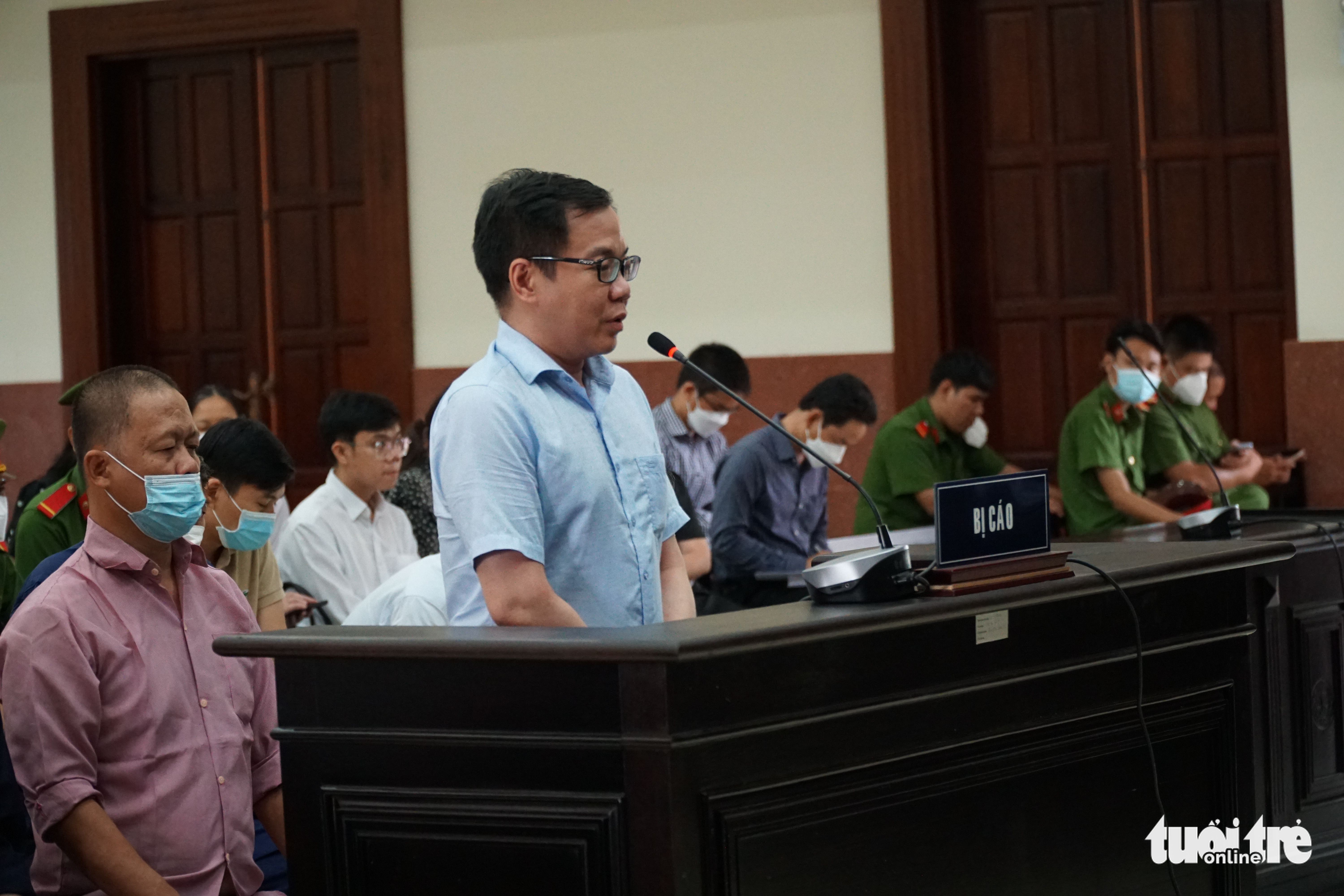 Ông Tất Thành Cang xin giảm án cho cấp dưới, khóc xin lỗi Đảng và gia đình - Ảnh 2. Ông Tất Thành Cang xin giảm án cho cấp dưới, khóc xin lỗi Đảng và gia đình - Ảnh 2.