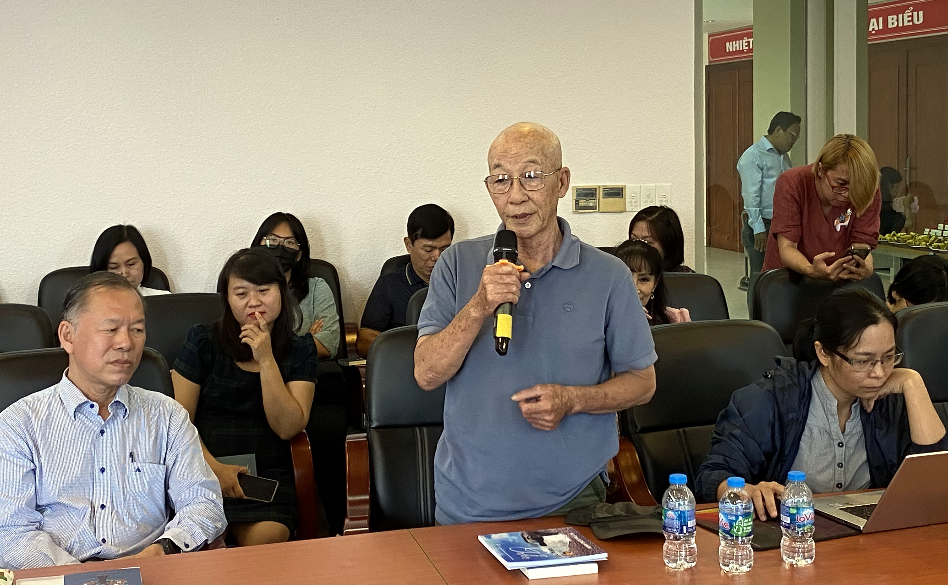 Nhà văn nói về nghề: Thôi thúc từ bên trong, từ trái tim, từ lương tâm - Ảnh 2. Nhà văn nói về nghề: Thôi thúc từ bên trong, từ trái tim, từ lương tâm - Ảnh 2.