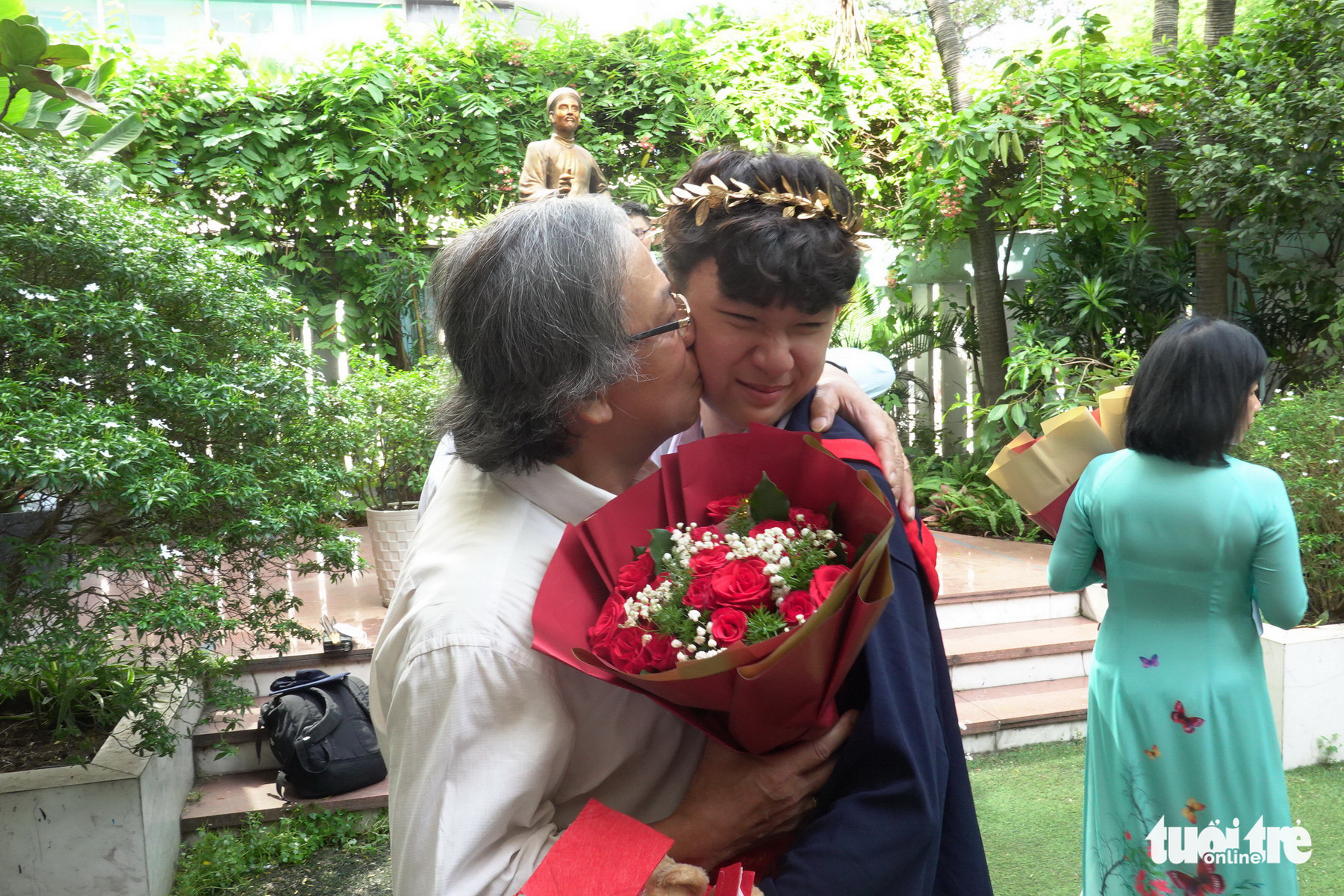 Xúc động Thư gởi ba tại lễ tri ân trưởng thành của học sinh - Ảnh 1. Xúc động Thư gởi ba tại lễ tri ân trưởng thành của học sinh - Ảnh 1.