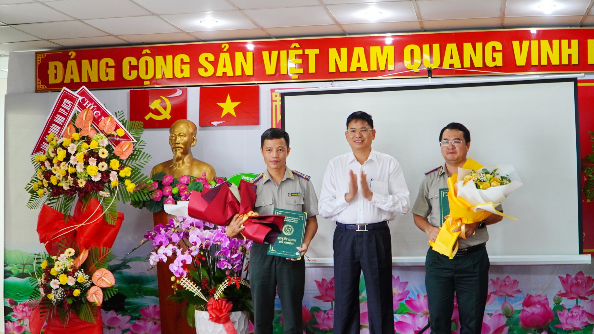 Bổ nhiệm 2 cục phó Cục Thi hành án dân sự TP.HCM - Ảnh 1. Bổ nhiệm 2 cục phó Cục Thi hành án dân sự TP.HCM - Ảnh 1.
