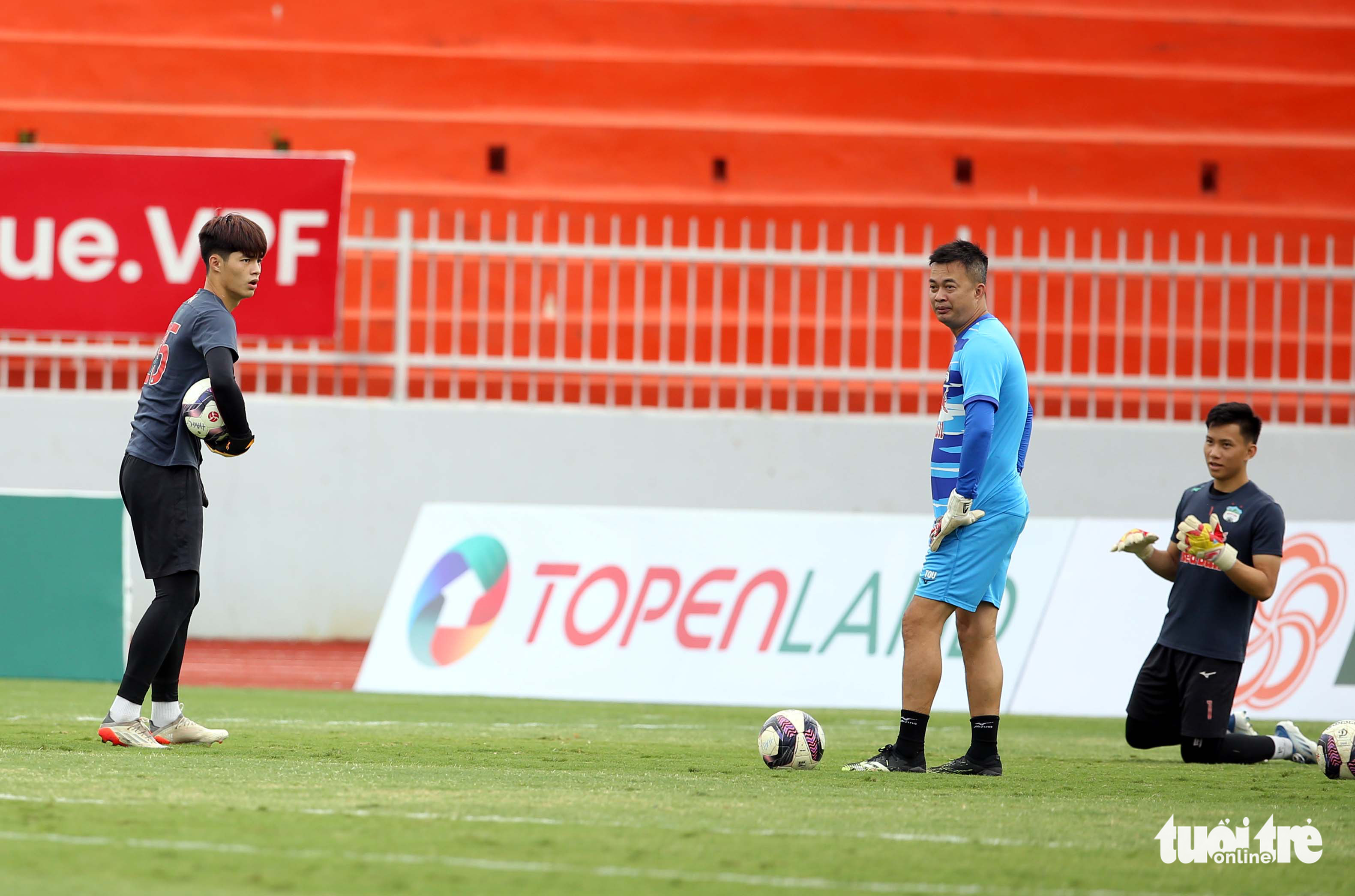 Hoàng Anh Gia Lai khủng hoảng vị trí thủ môn - Ảnh 2. Hoàng Anh Gia Lai khủng hoảng vị trí thủ môn - Ảnh 2.