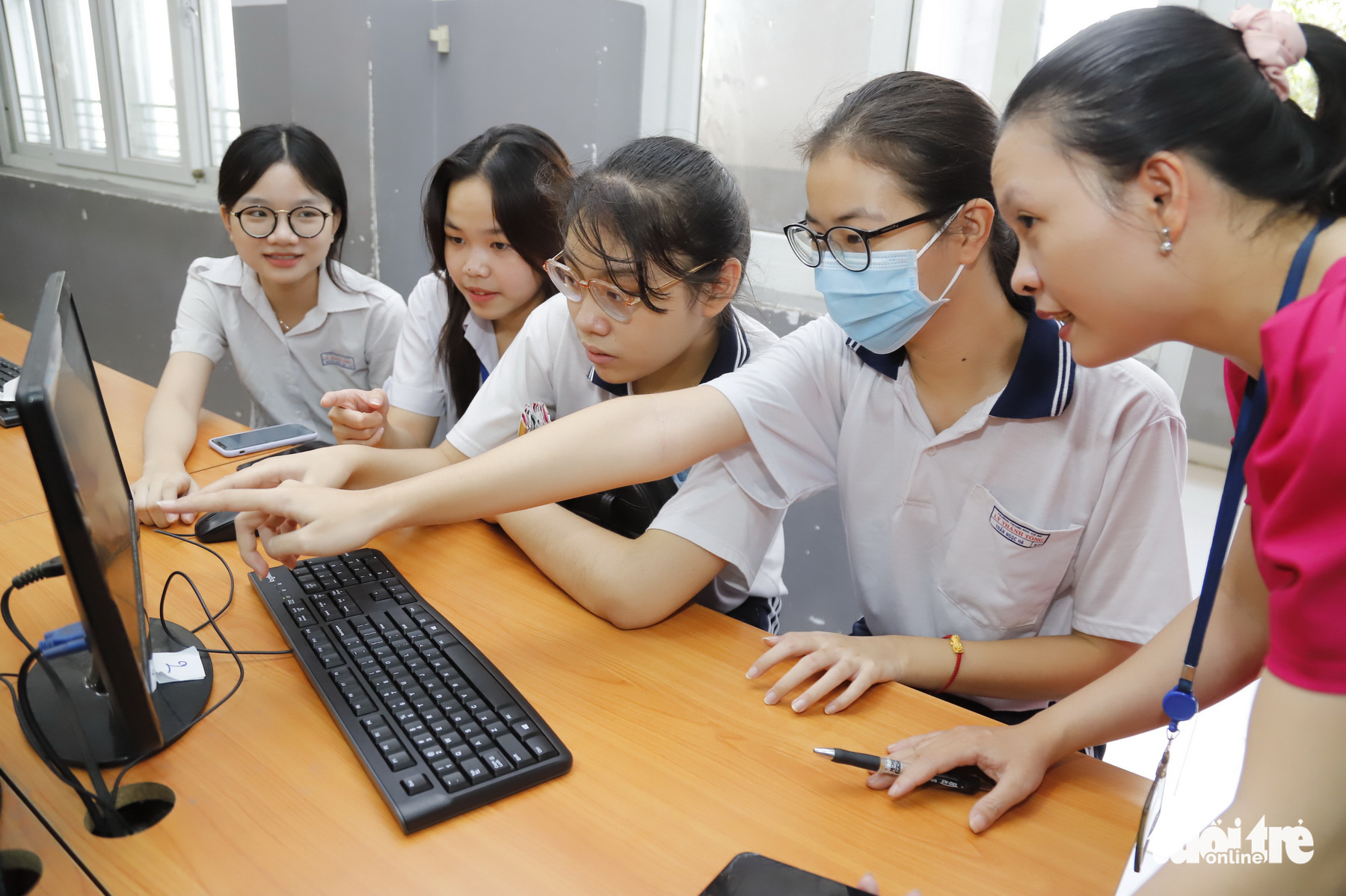 Sáng nay 11-7, TP.HCM công bố điểm chuẩn vào lớp 10 - Ảnh 1. Sáng nay 11-7, TP.HCM công bố điểm chuẩn vào lớp 10 - Ảnh 1.