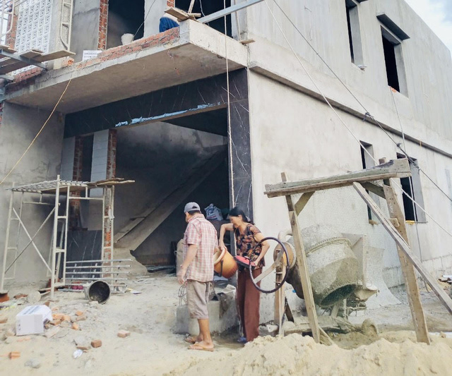 Bão giá tàn phá giấc mơ người xây nhà - Ảnh 2. Bão giá tàn phá giấc mơ người xây nhà - Ảnh 2.