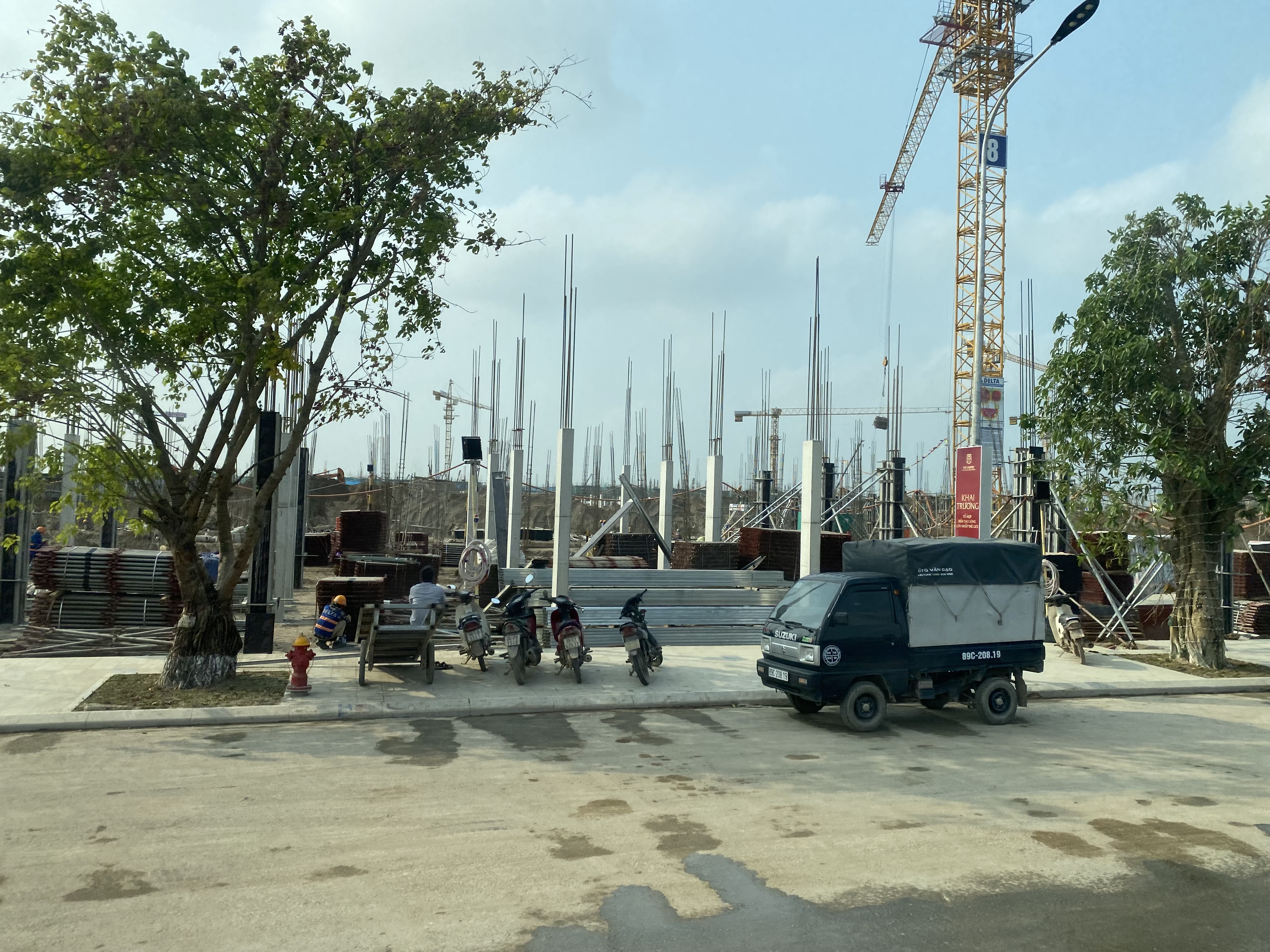 Bão giá tàn phá giấc mơ người xây nhà - Ảnh 1. Bão giá tàn phá giấc mơ người xây nhà - Ảnh 1.